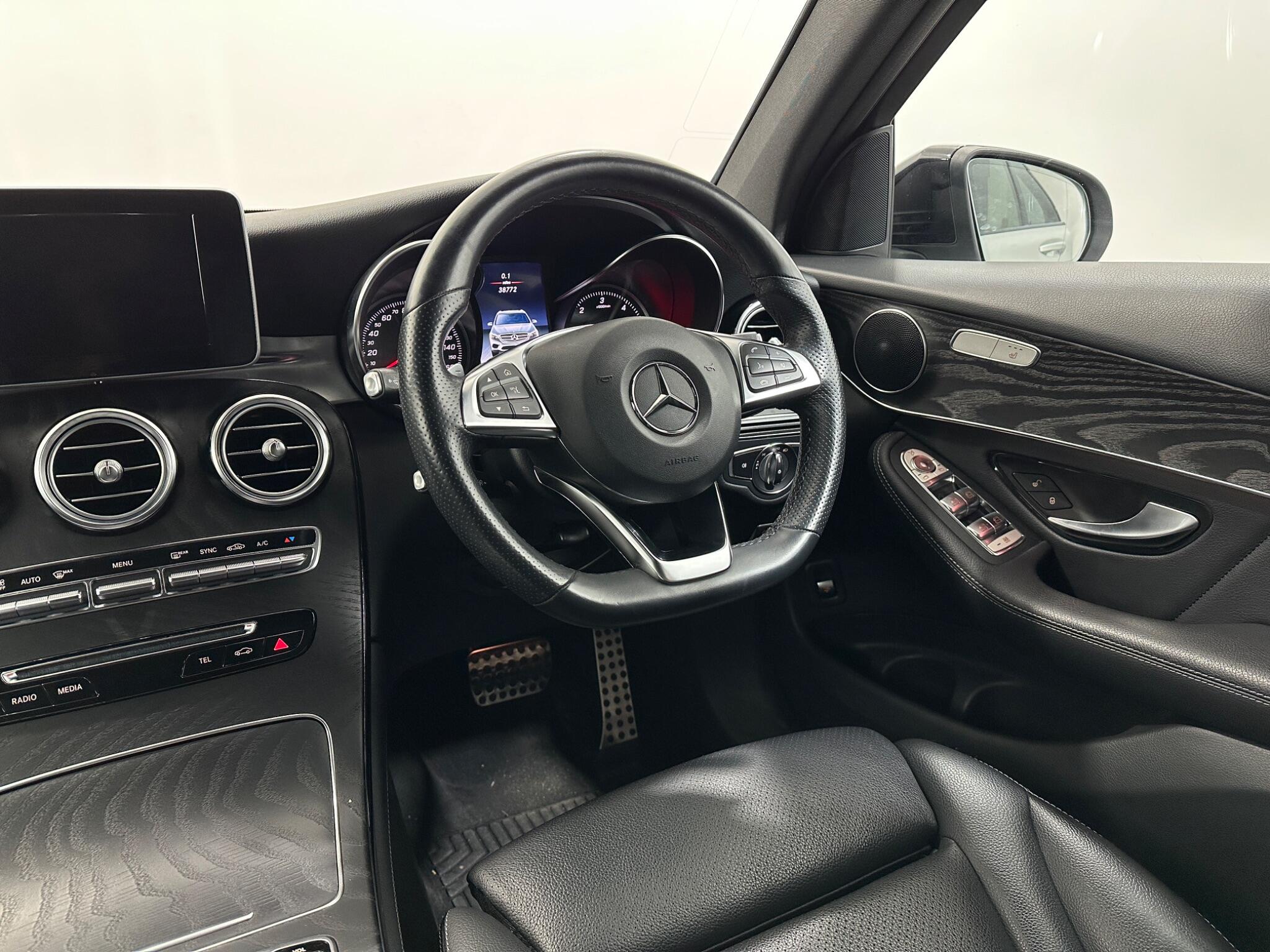 Mercedes-Benz GLC view 12