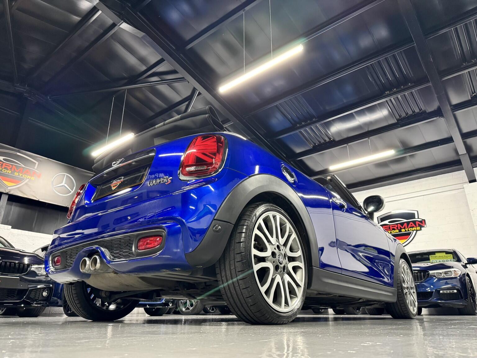 Mini Convertible view 16