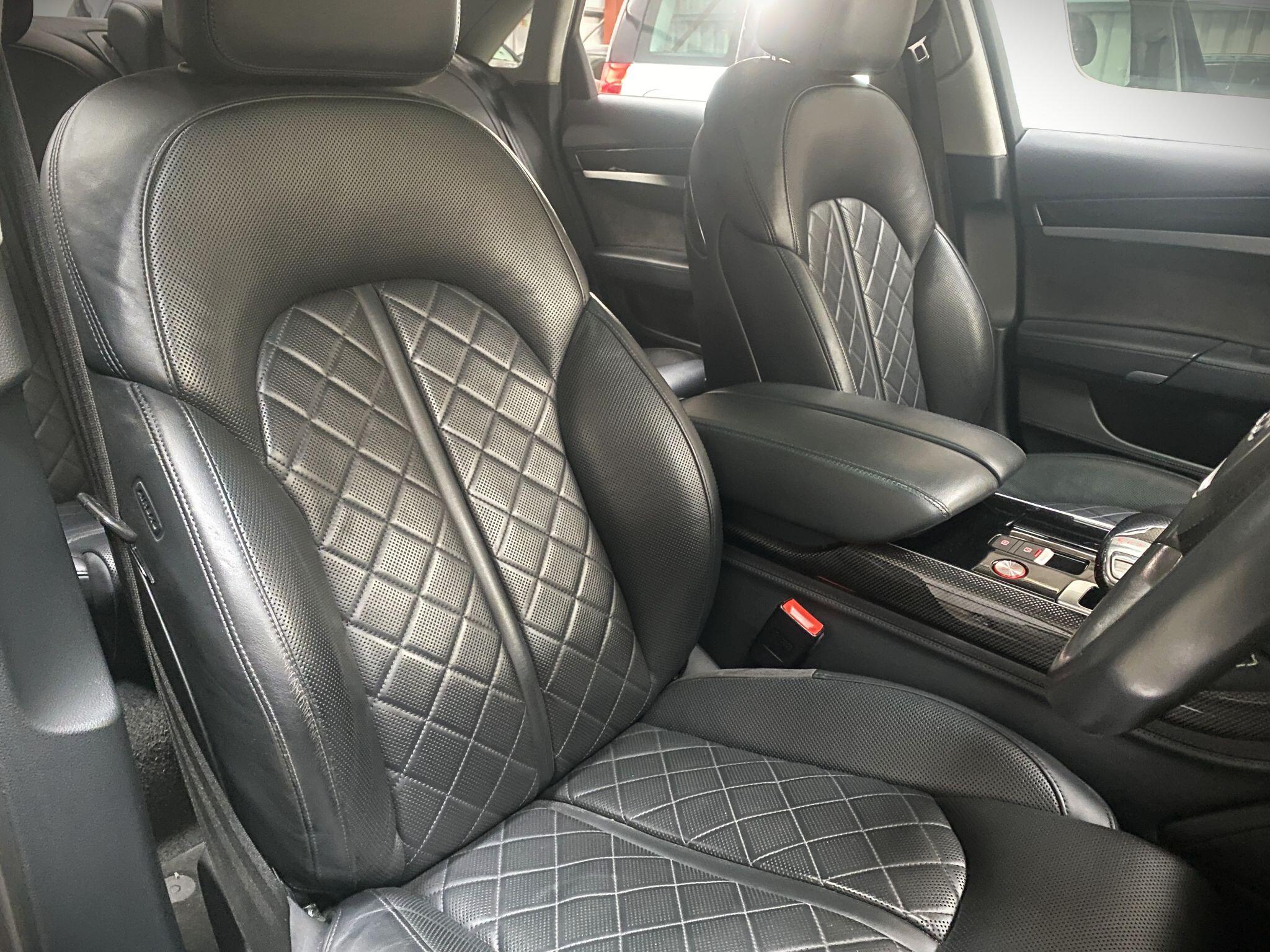 Audi S8 view 16