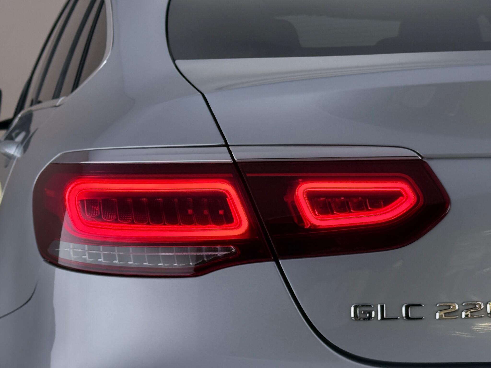 Mercedes-Benz GLC view 12