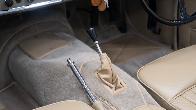 Jaguar XK150 view 24