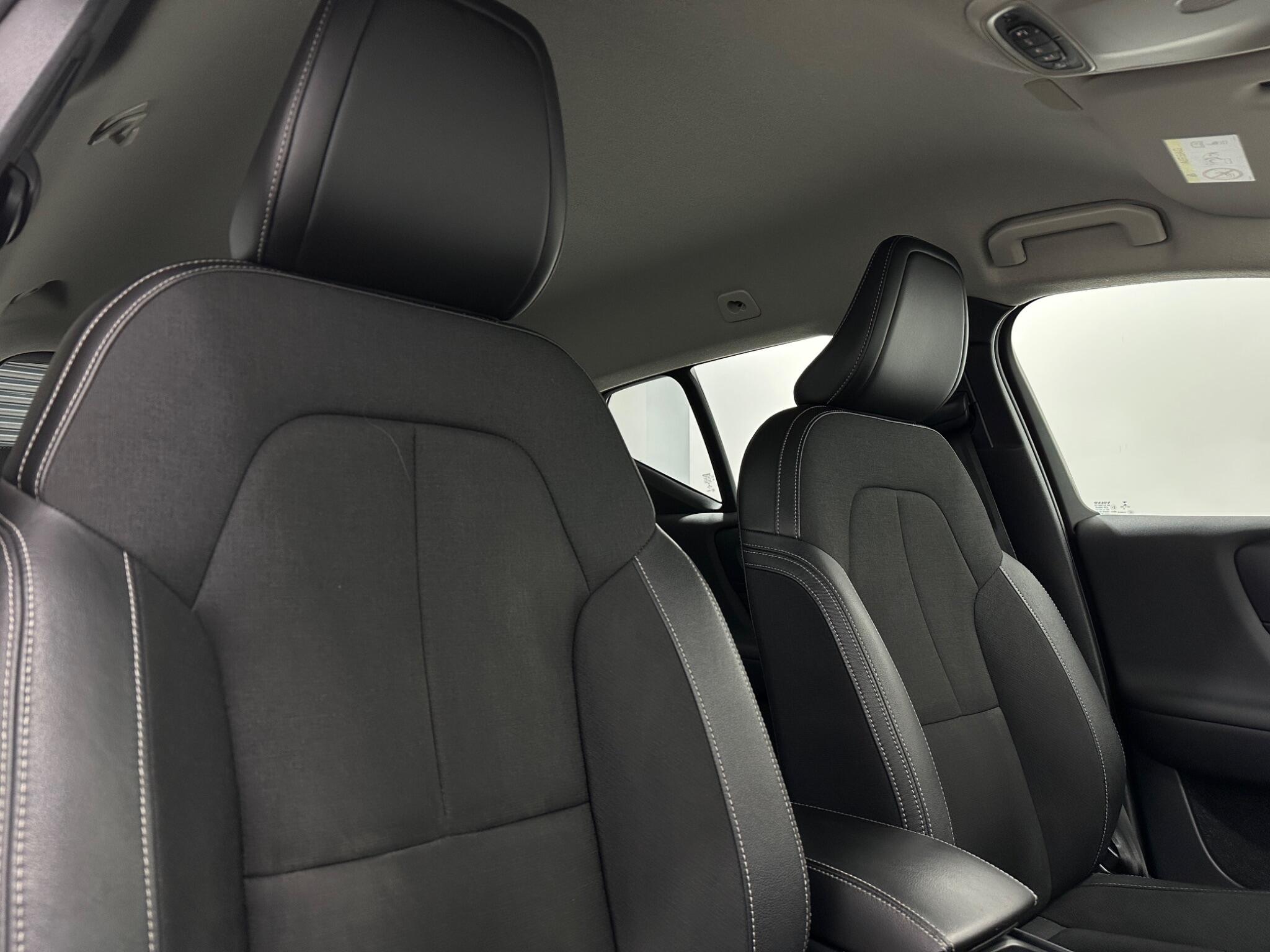 Volvo XC40 view 30