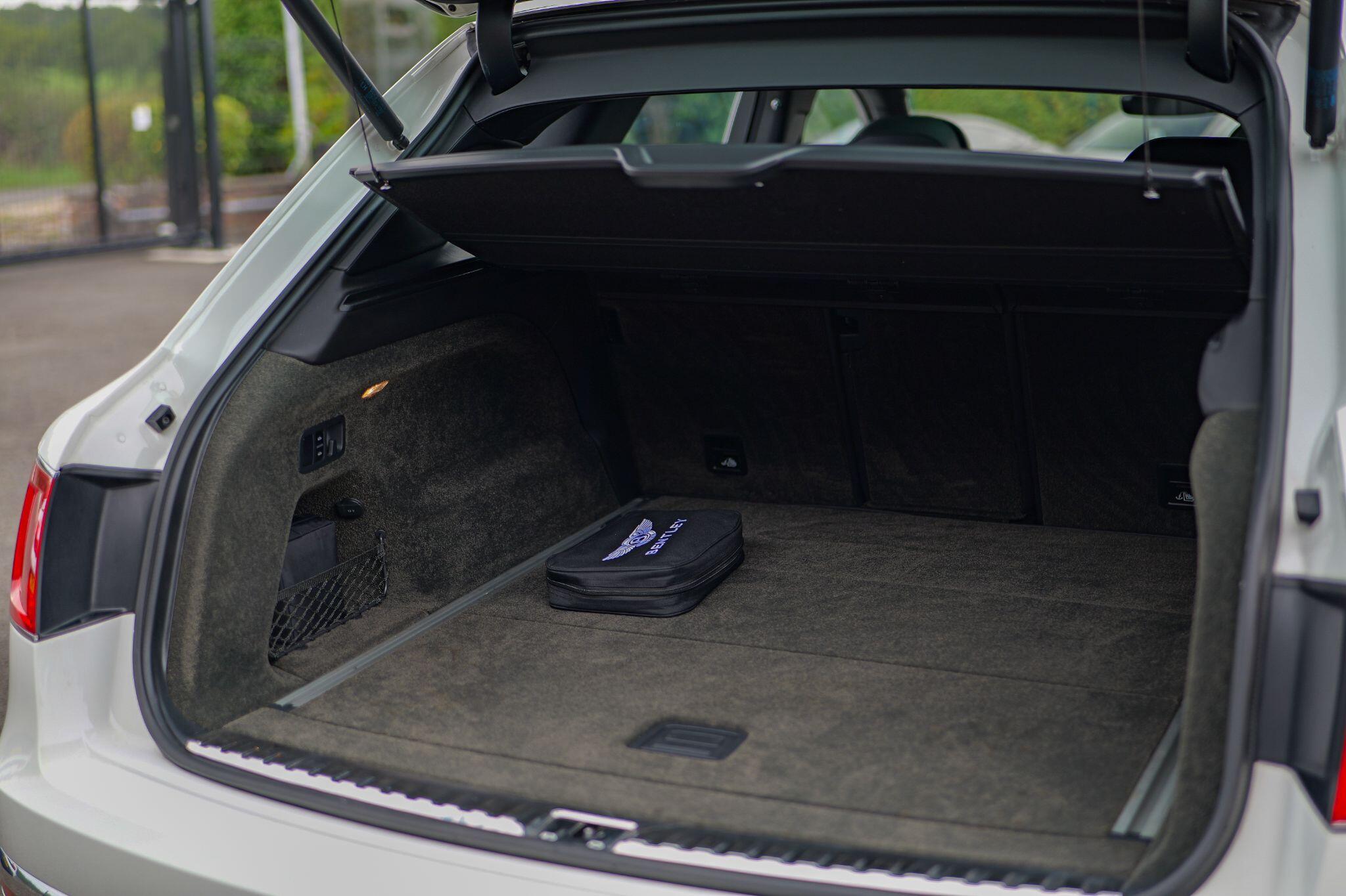 Bentley Bentayga view 36