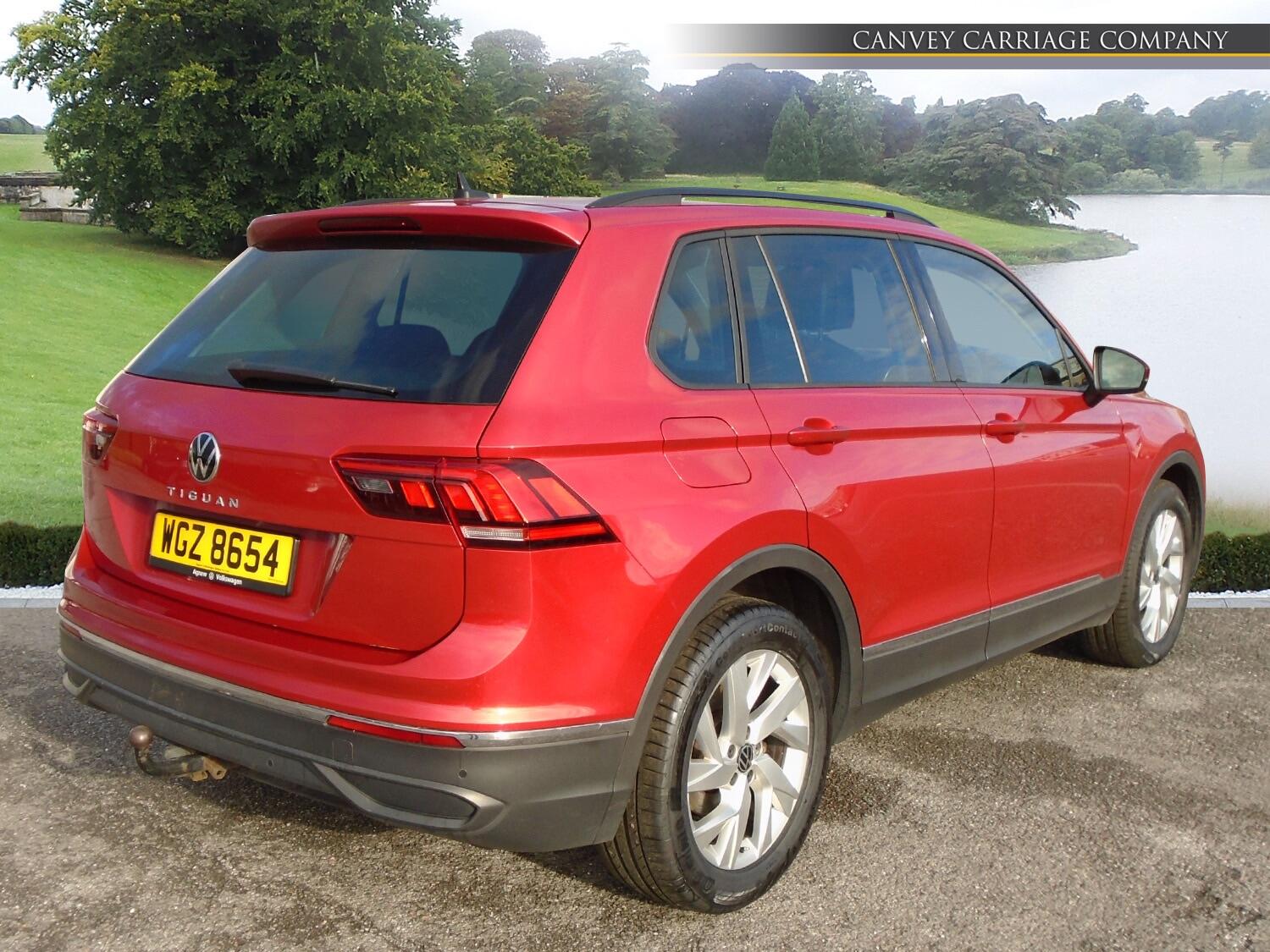 Volkswagen Tiguan view 3