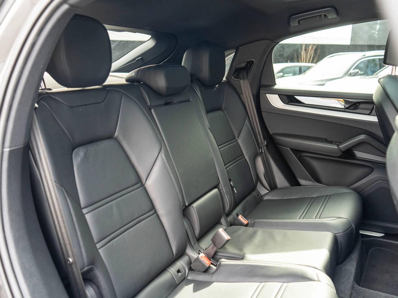 Porsche Cayenne view 34