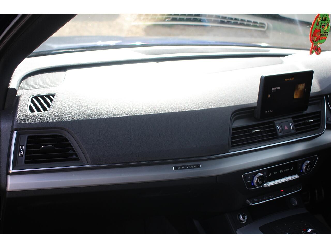 Audi Q5 view 14