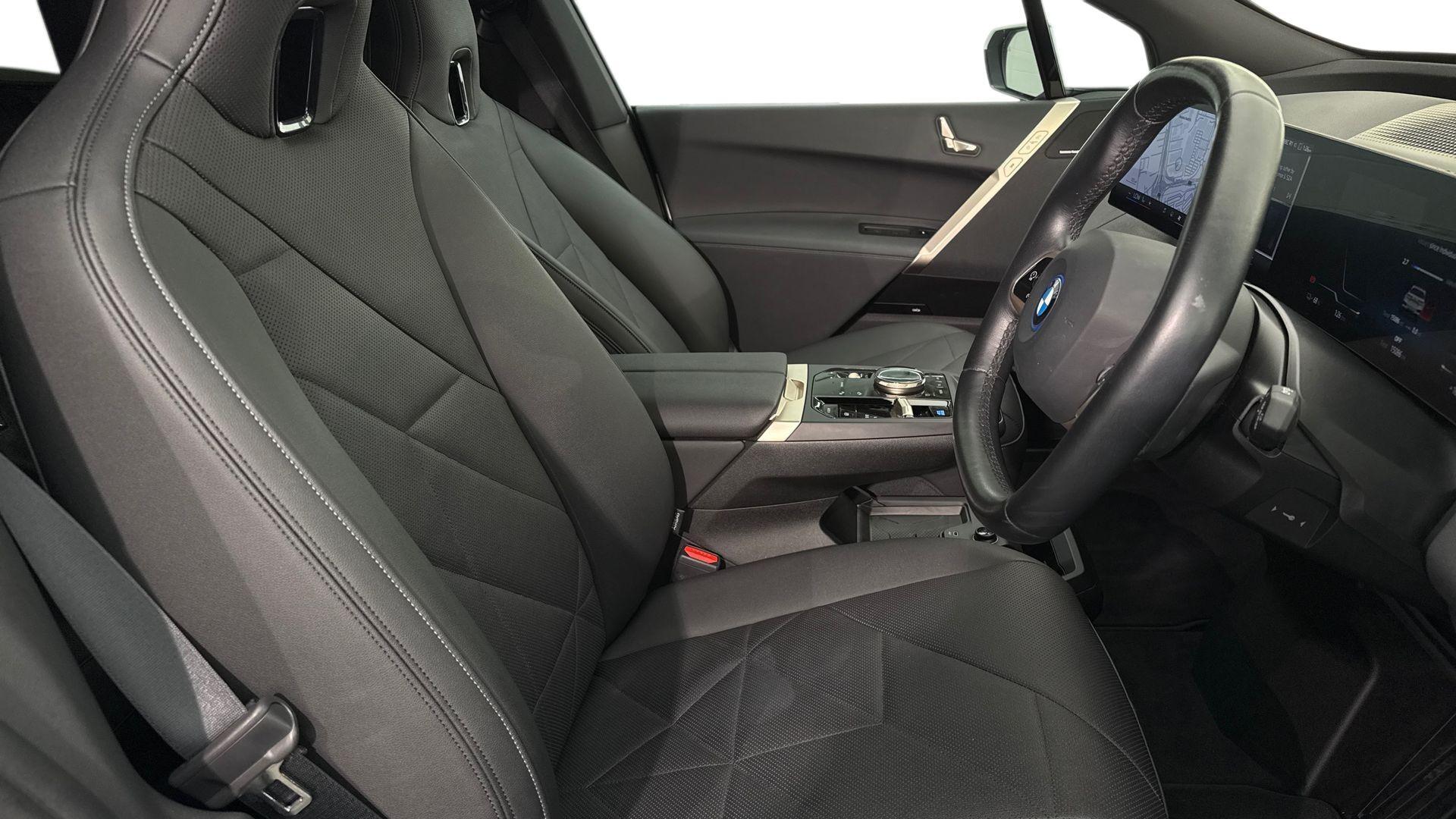 BMW Ix view 11