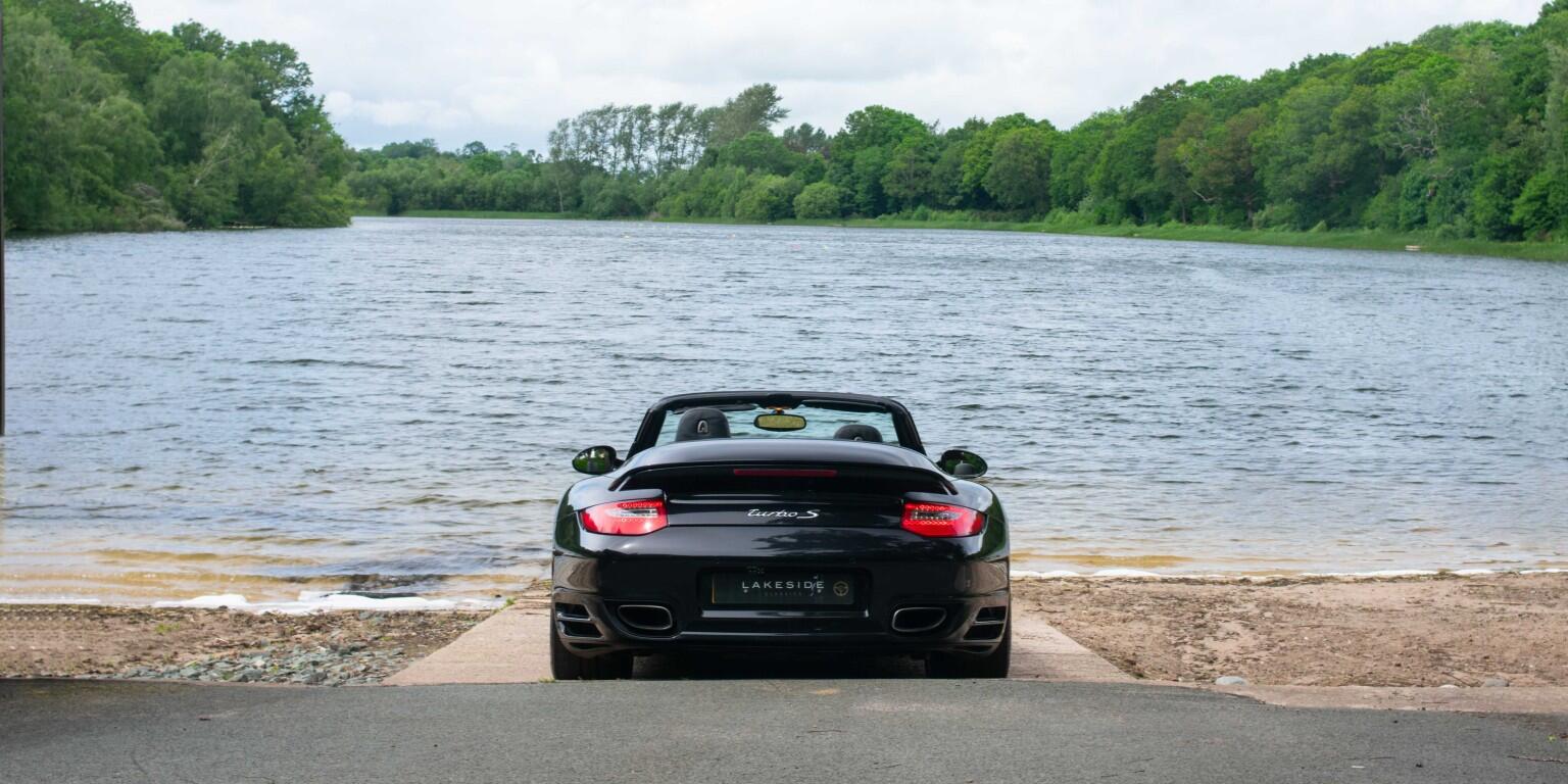 Porsche 911 view 5