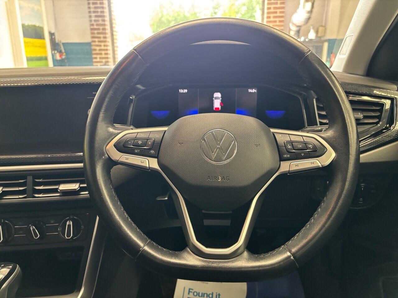 Volkswagen Polo view 14