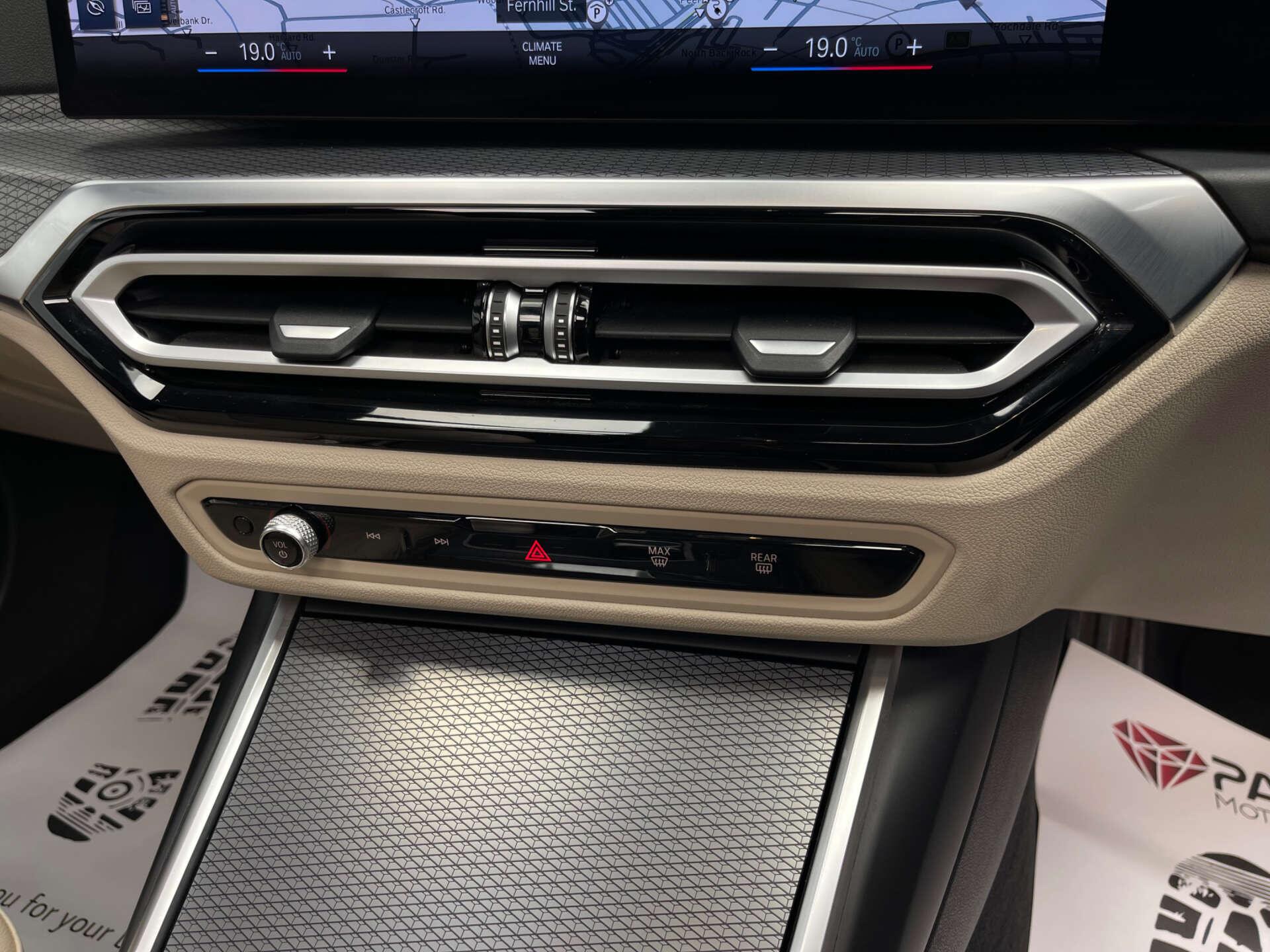 BMW 3 Series view 24
