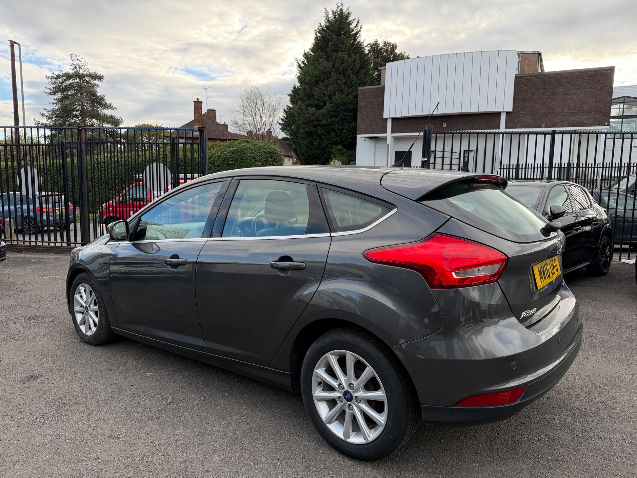 Ford Focus view 7