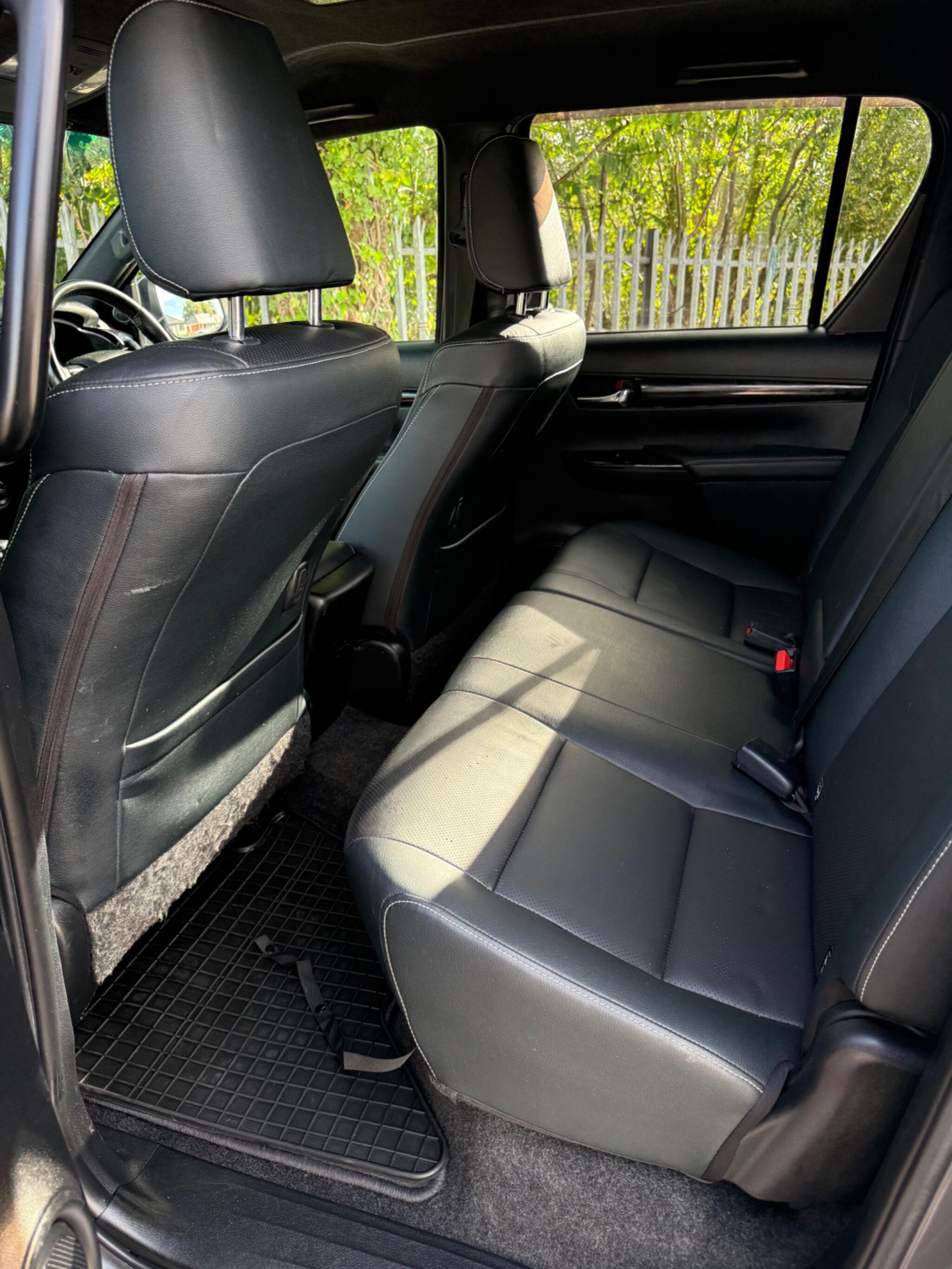 Toyota Hilux view 17