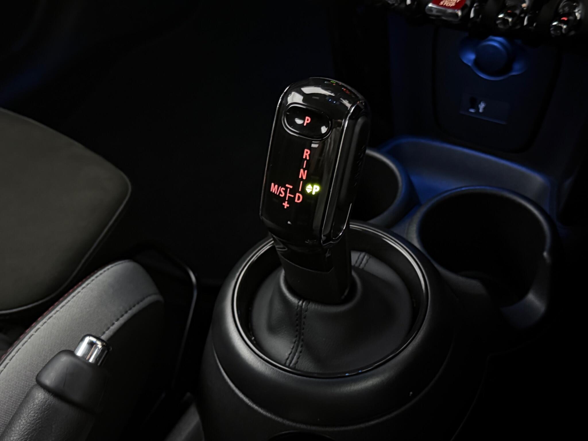 Mini Convertible view 20