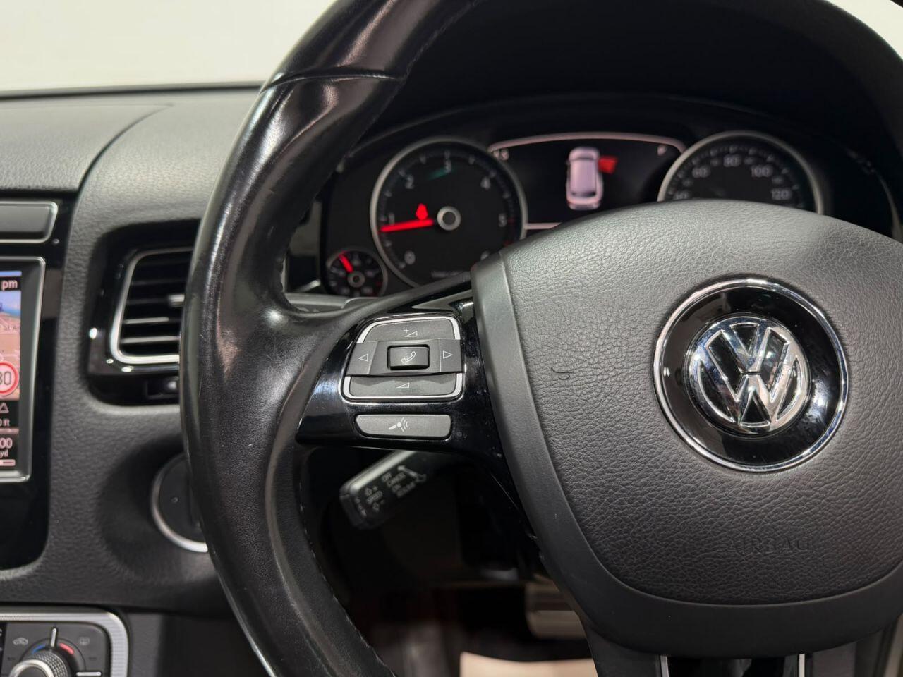 Volkswagen Touareg view 20