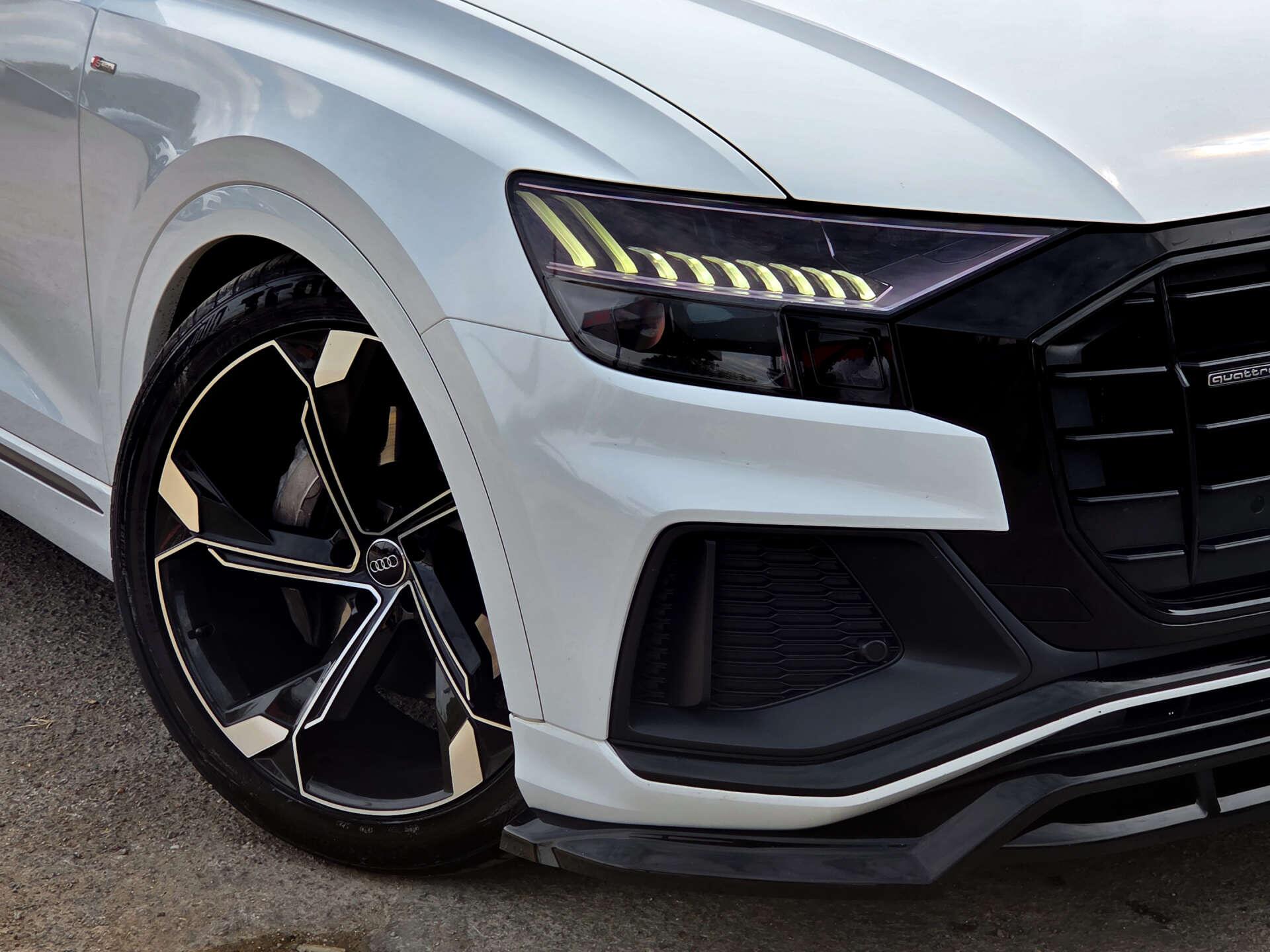 Audi Q8 view 12