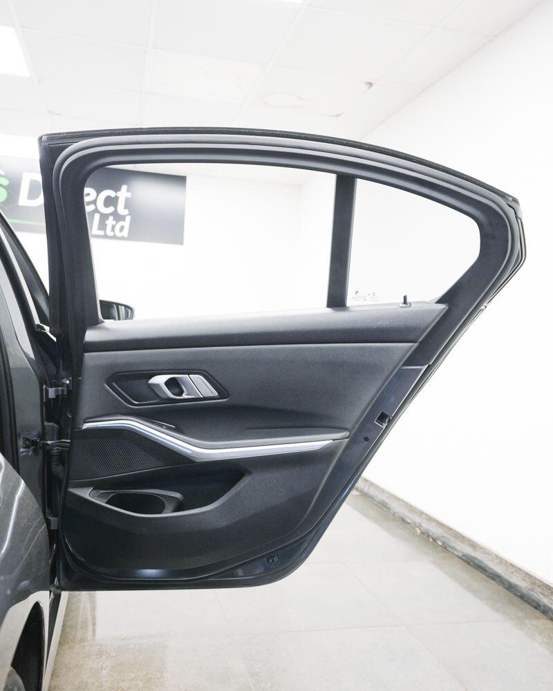 BMW 3 Series view 15