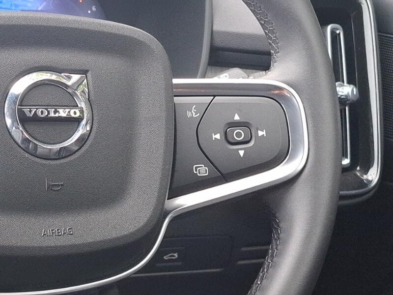 Volvo XC40 view 13