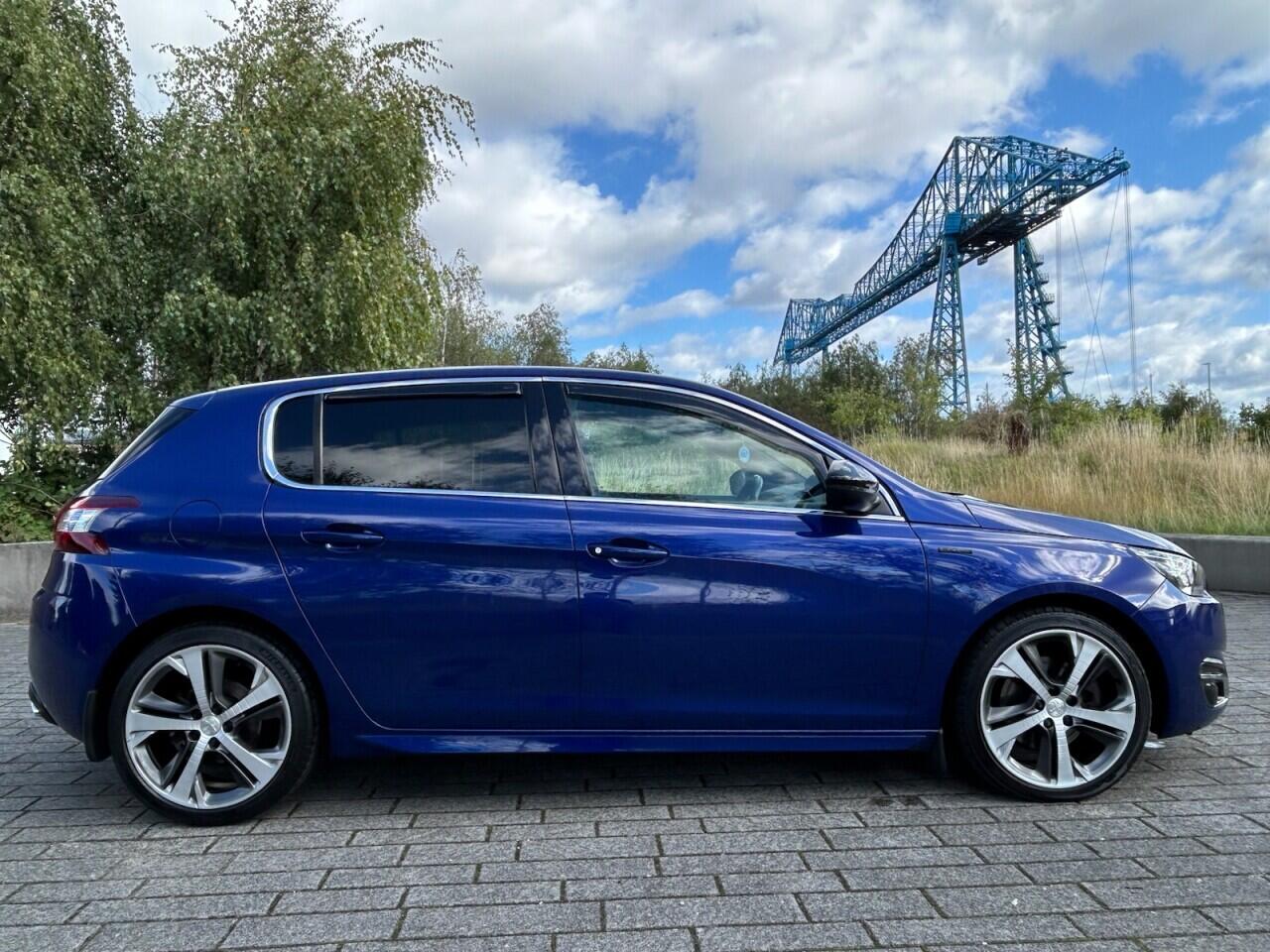 Peugeot 308 view 2