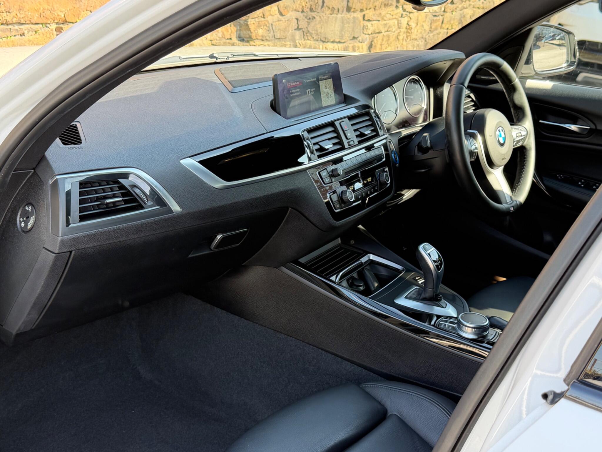 BMW 1 Series view 14