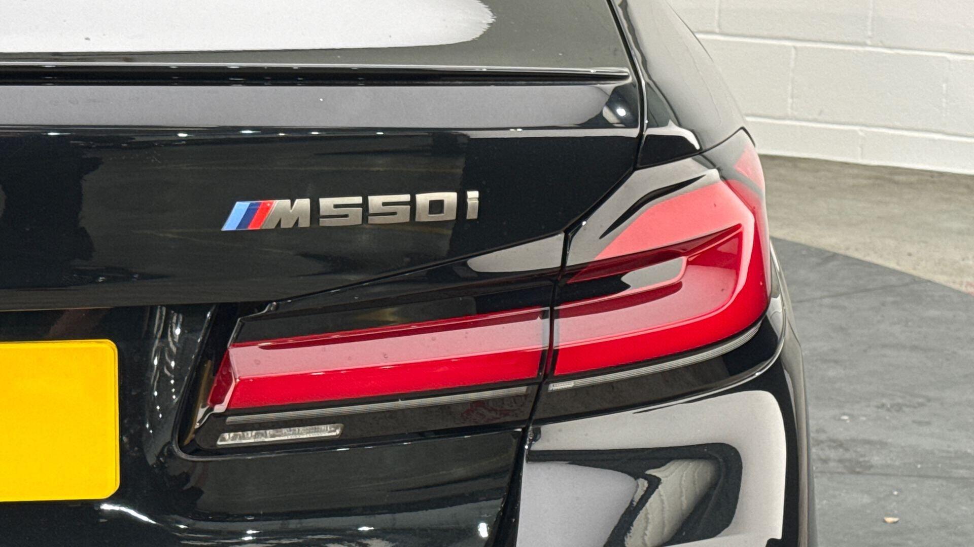 BMW 5 Series view 23