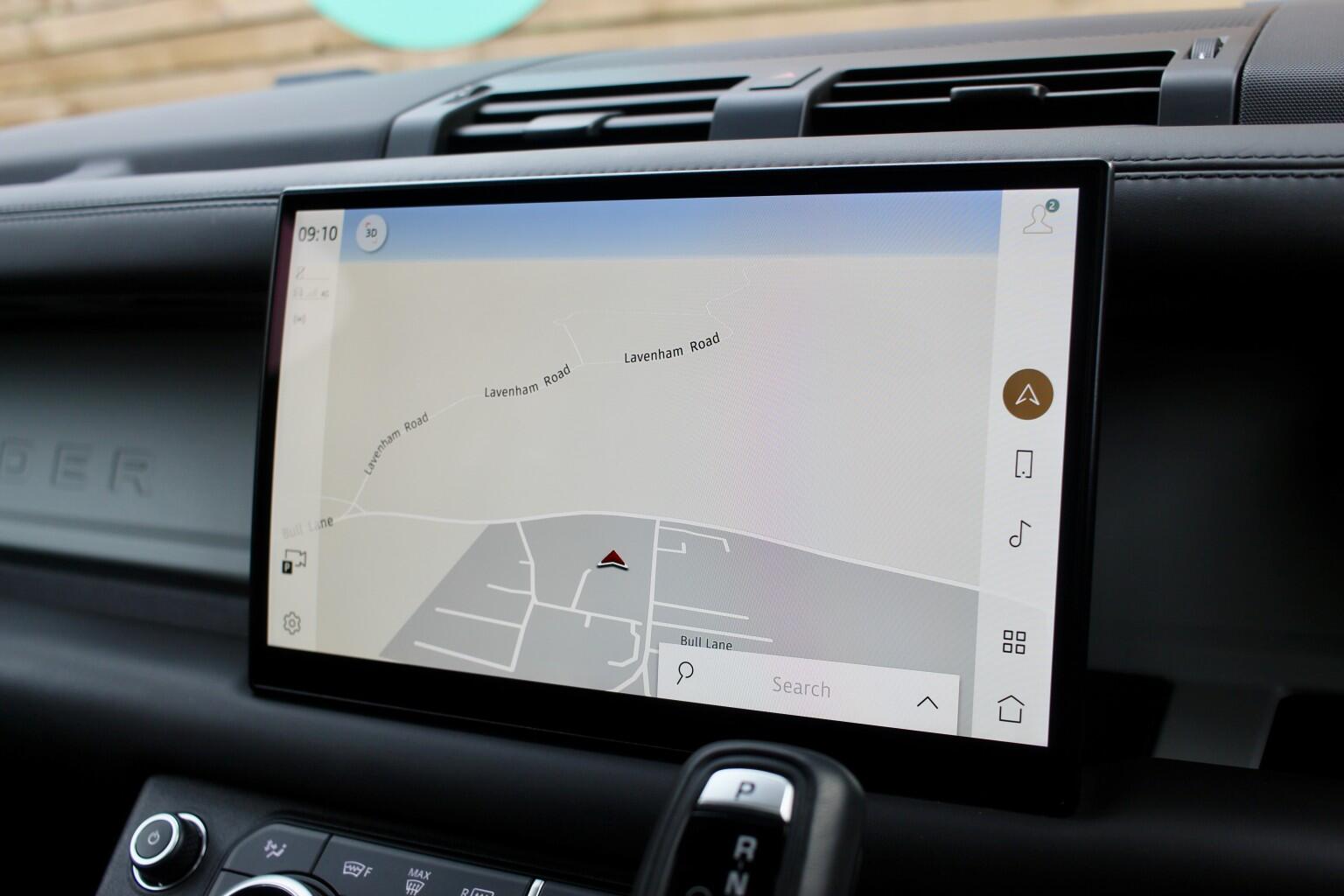 Land Rover Defender view 24