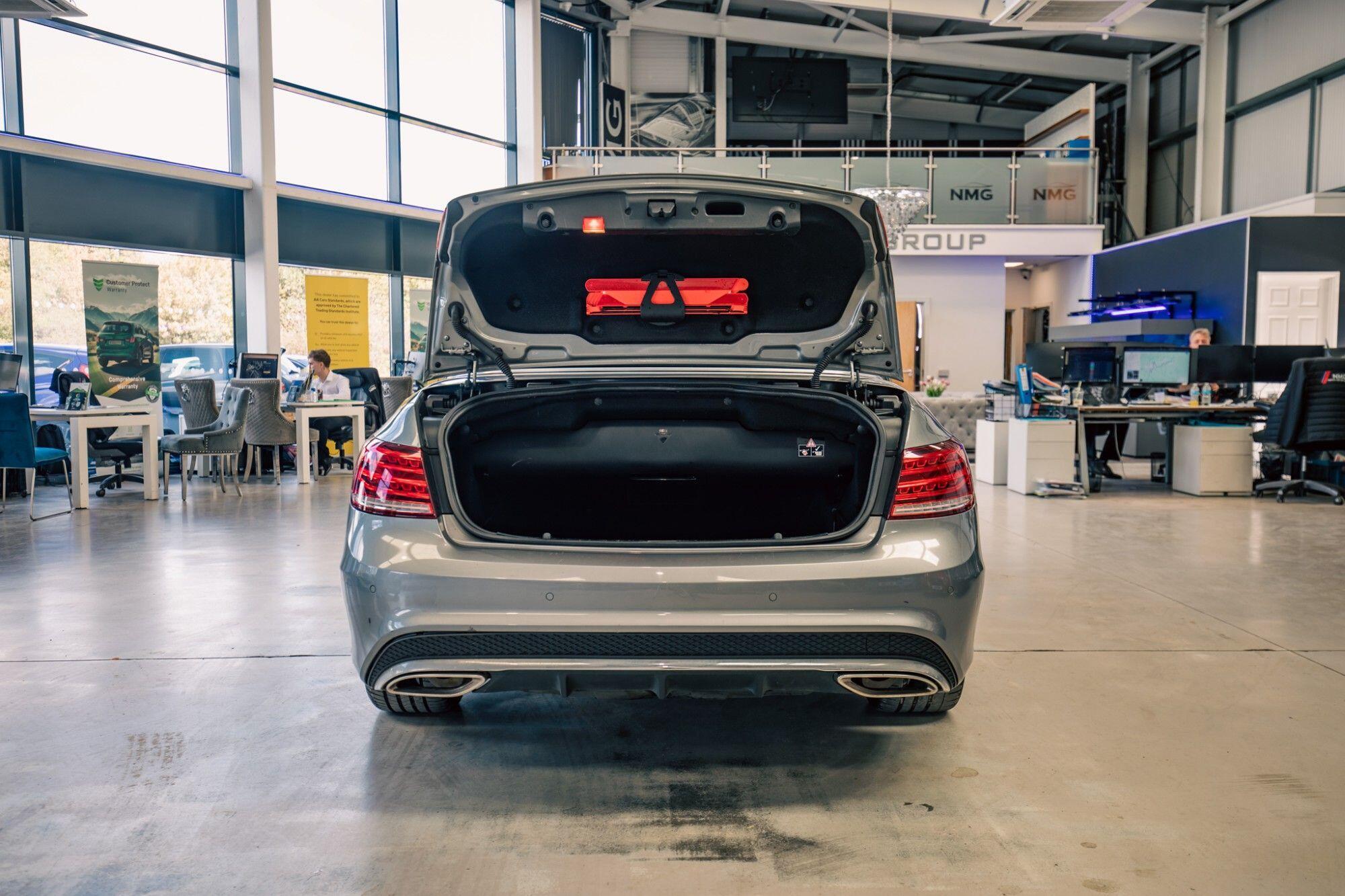 Mercedes-Benz E-Class view 33