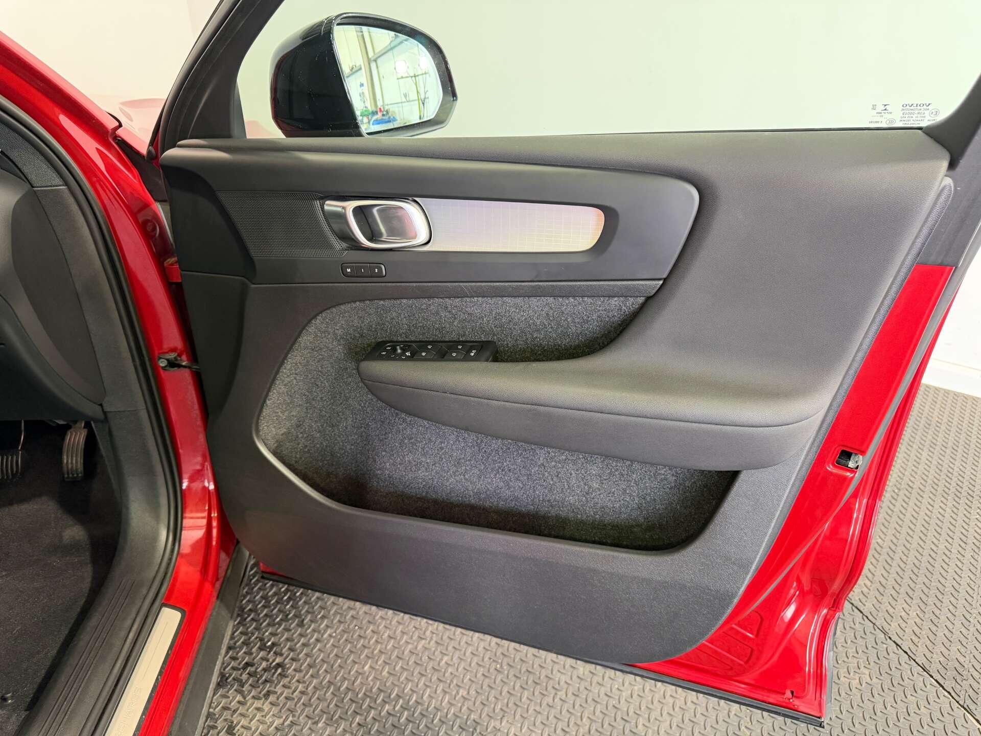 Volvo XC40 view 19