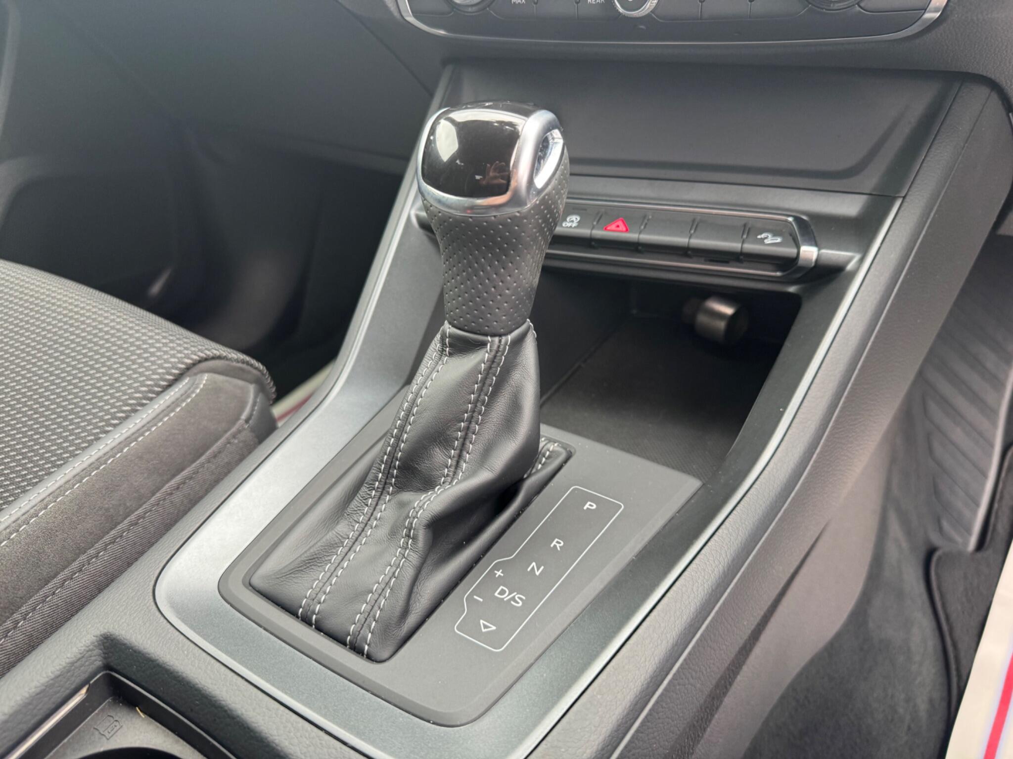 Audi Q3 view 10