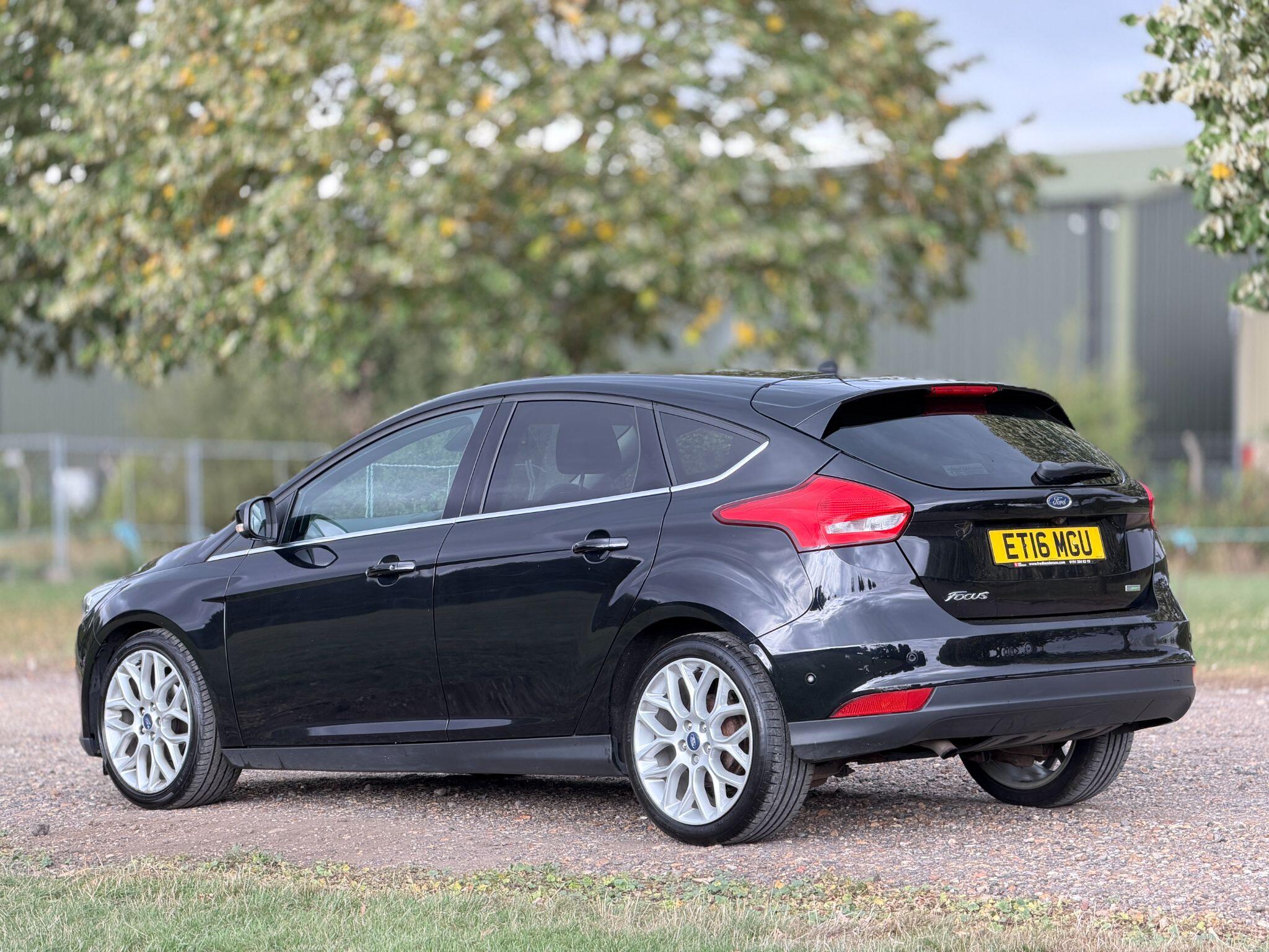 Ford Focus view 12
