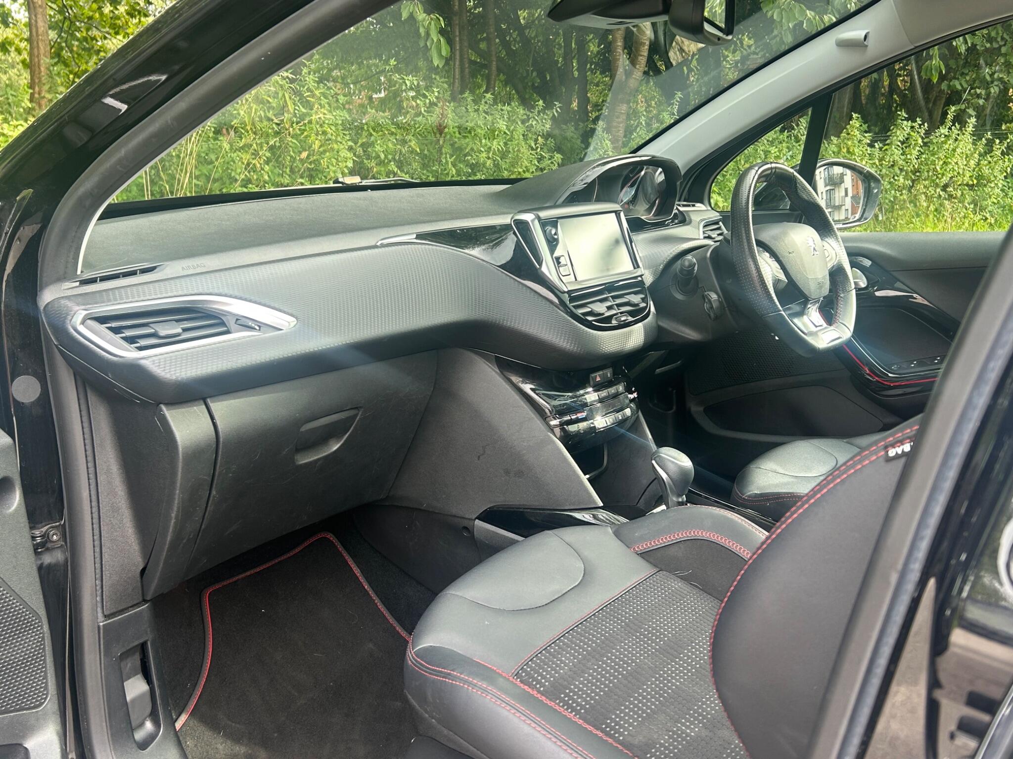 Peugeot 2008 view 12