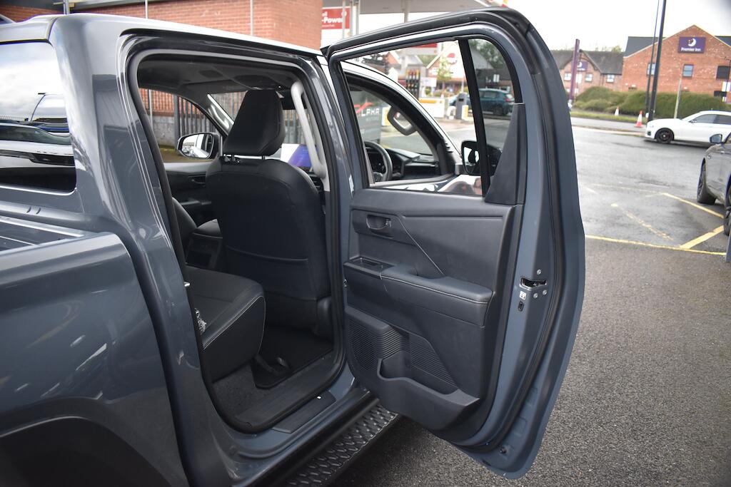 Toyota Hilux view 29