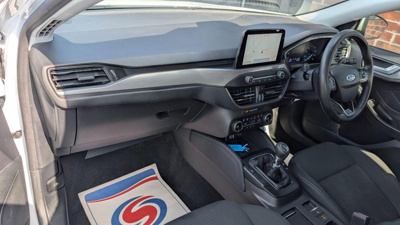 Ford Focus view 6