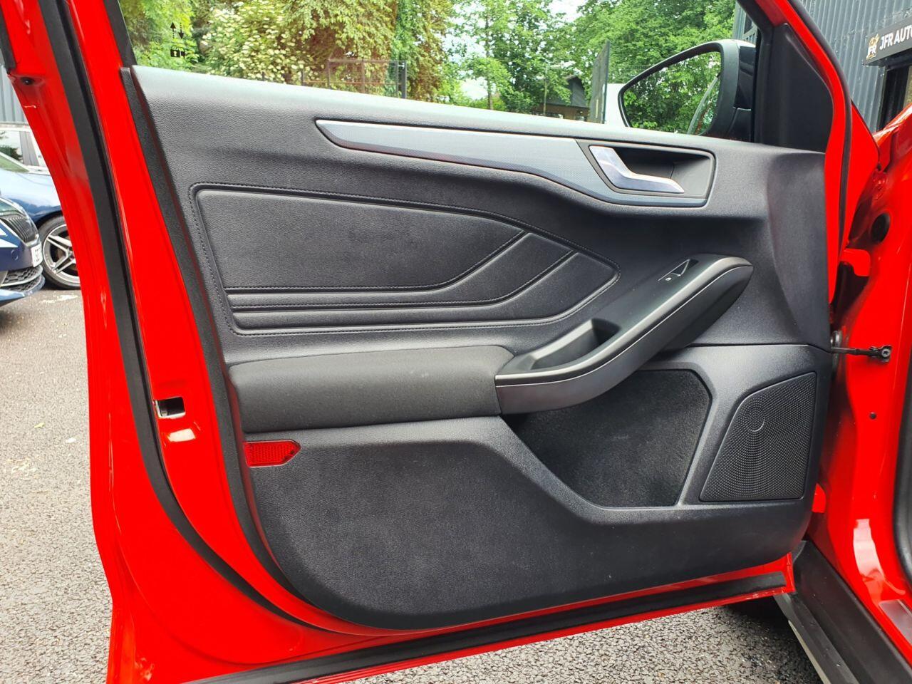 Ford Focus view 26