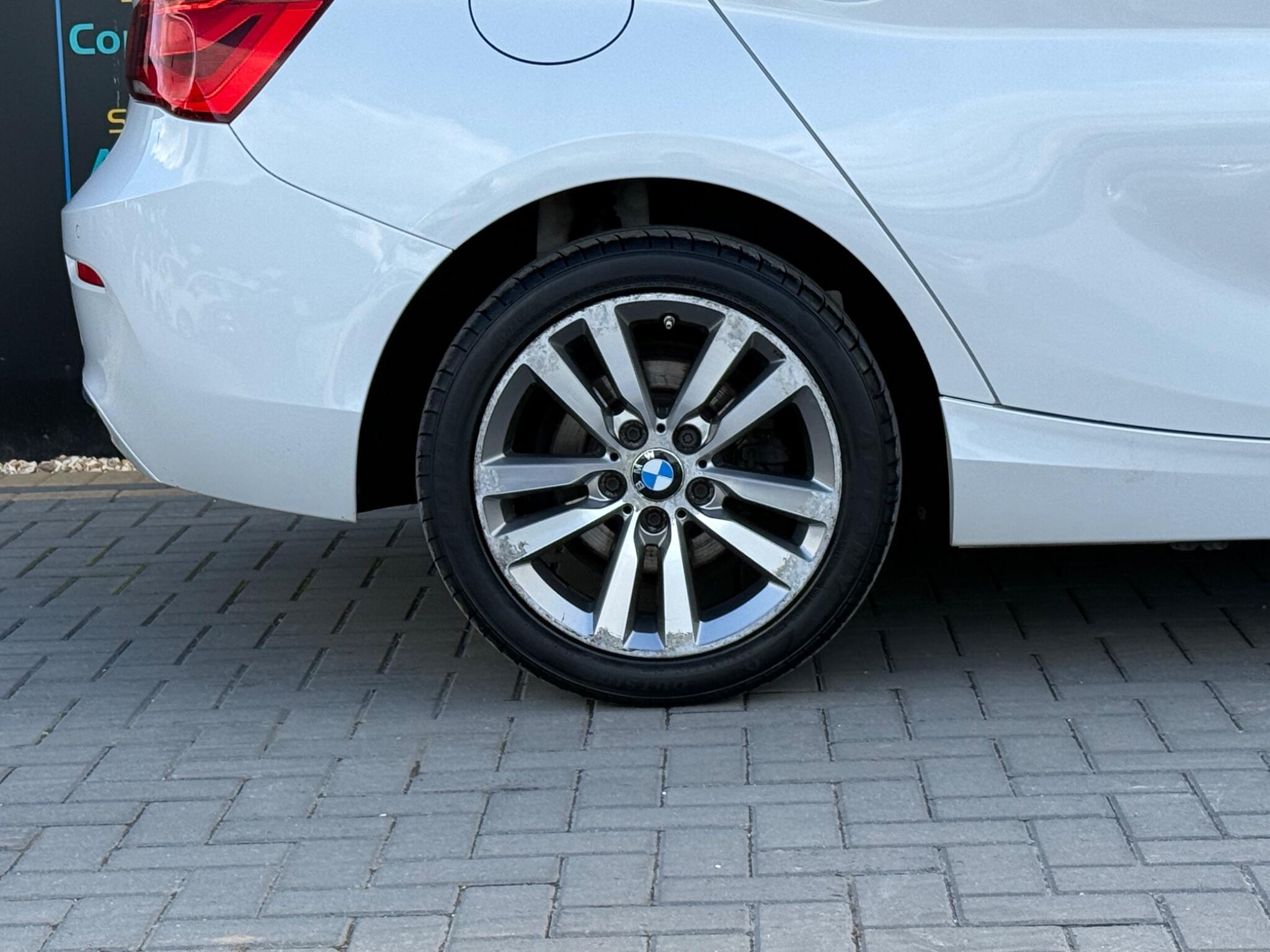 BMW 1 Series view 14
