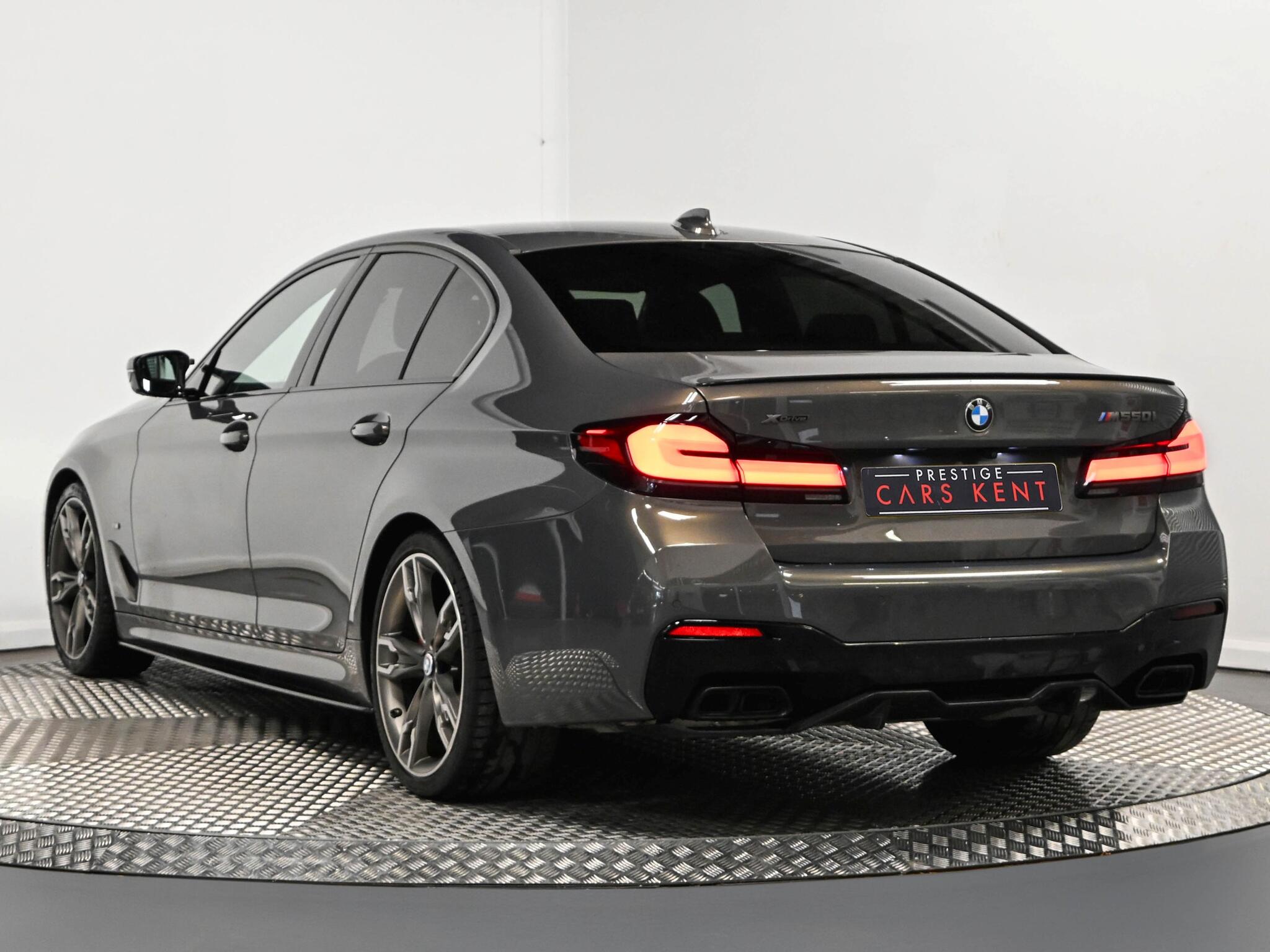 BMW 5 Series view 28