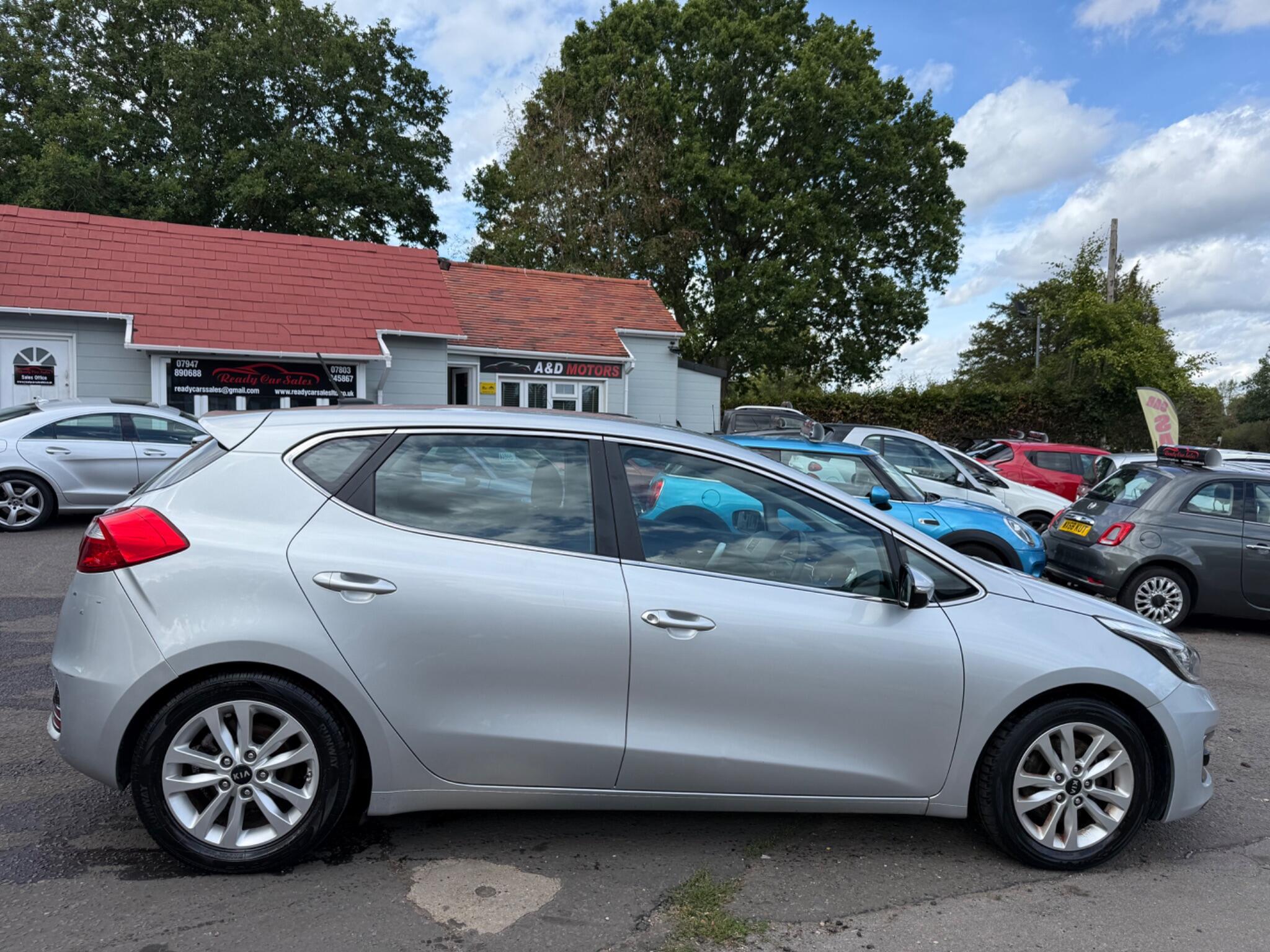 Kia Ceed main image