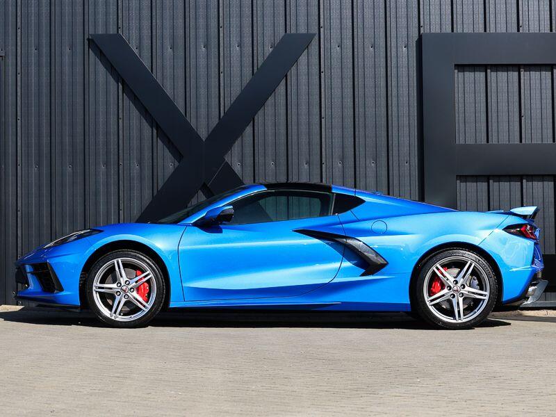 Chevrolet Corvette view 4