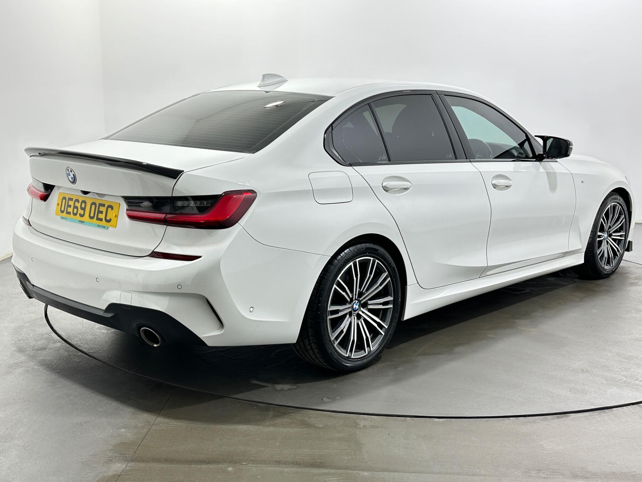 BMW 3 Series view 8