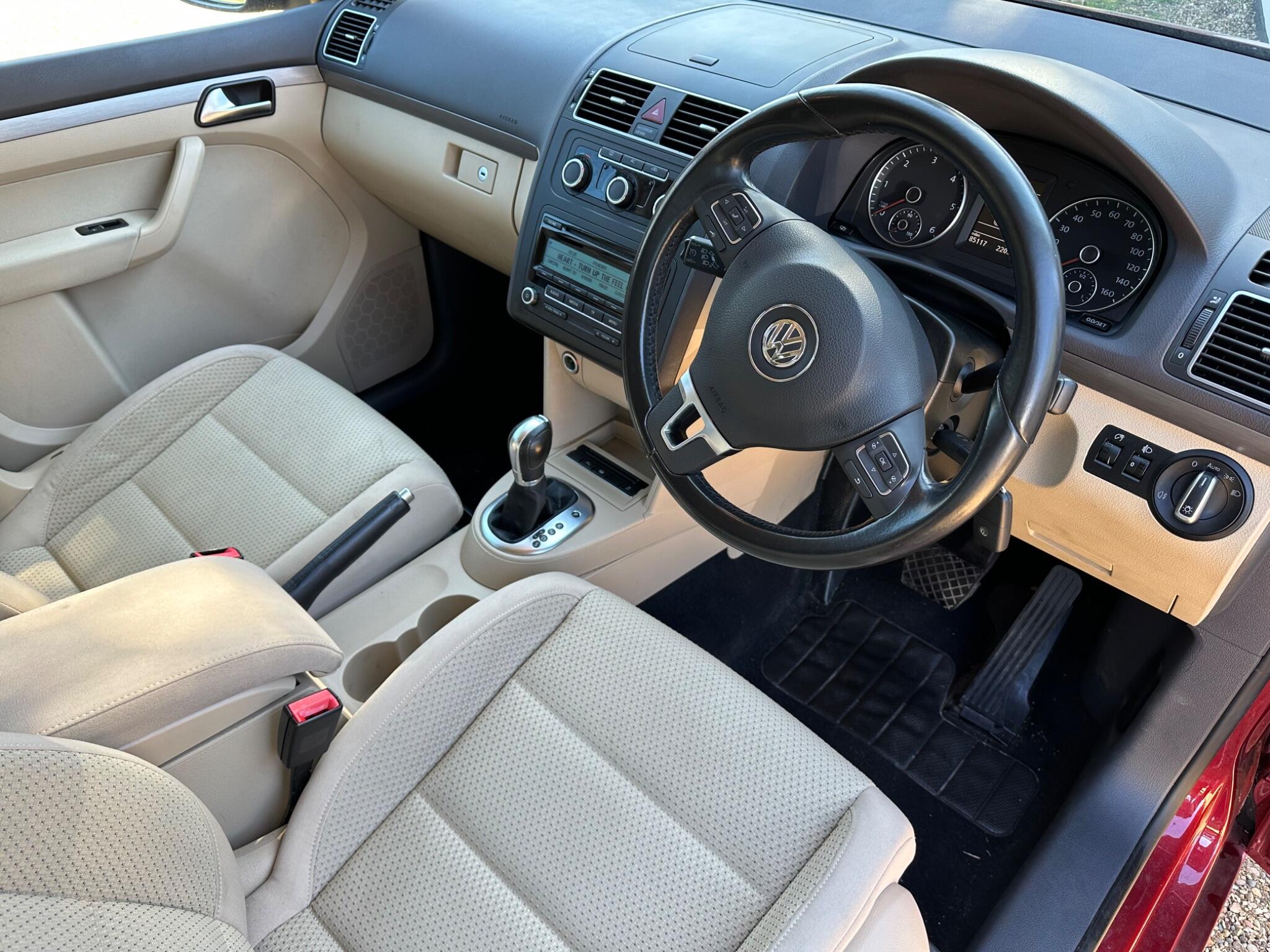 Volkswagen Touran view 2