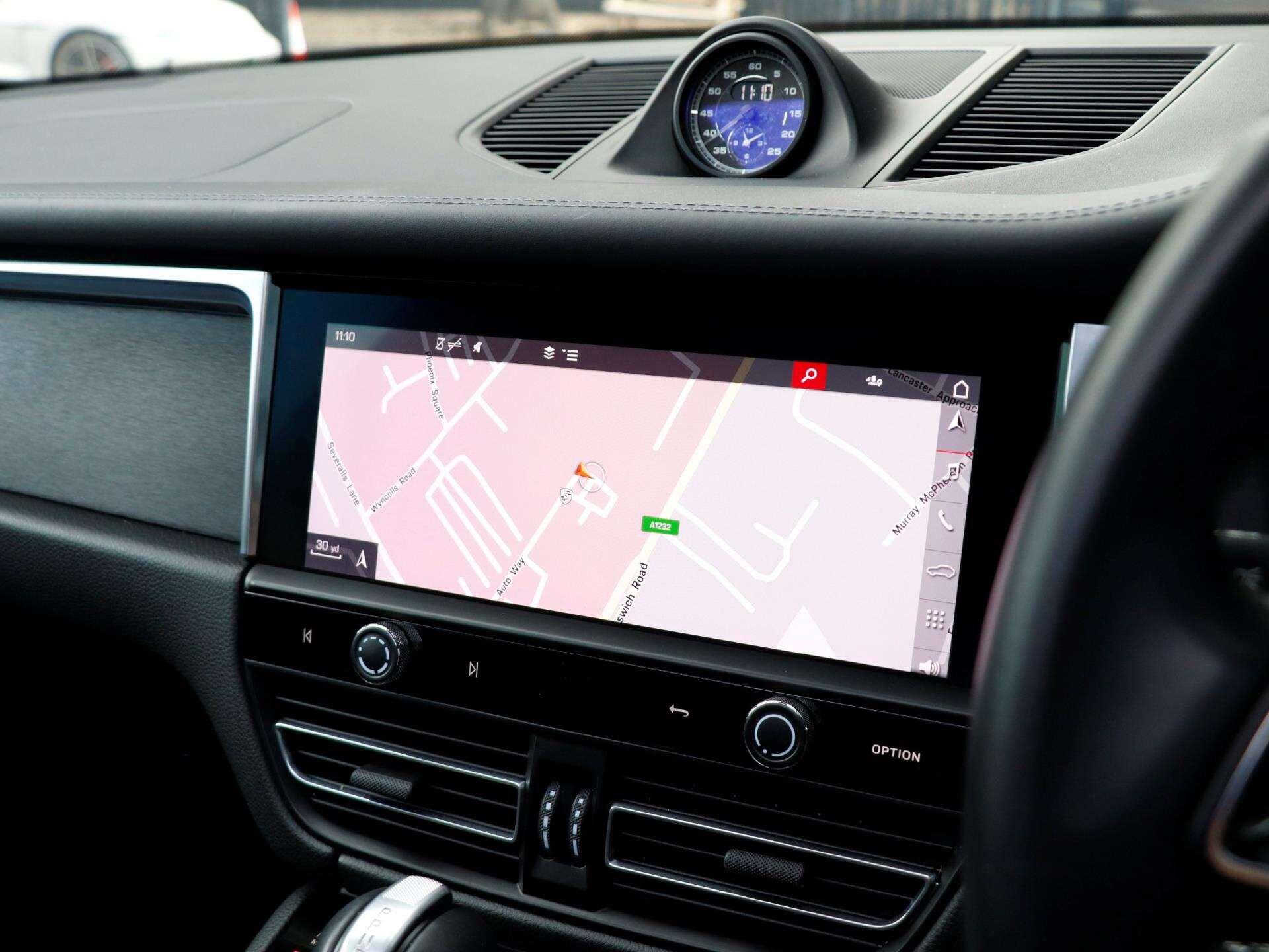 Porsche Macan view 15