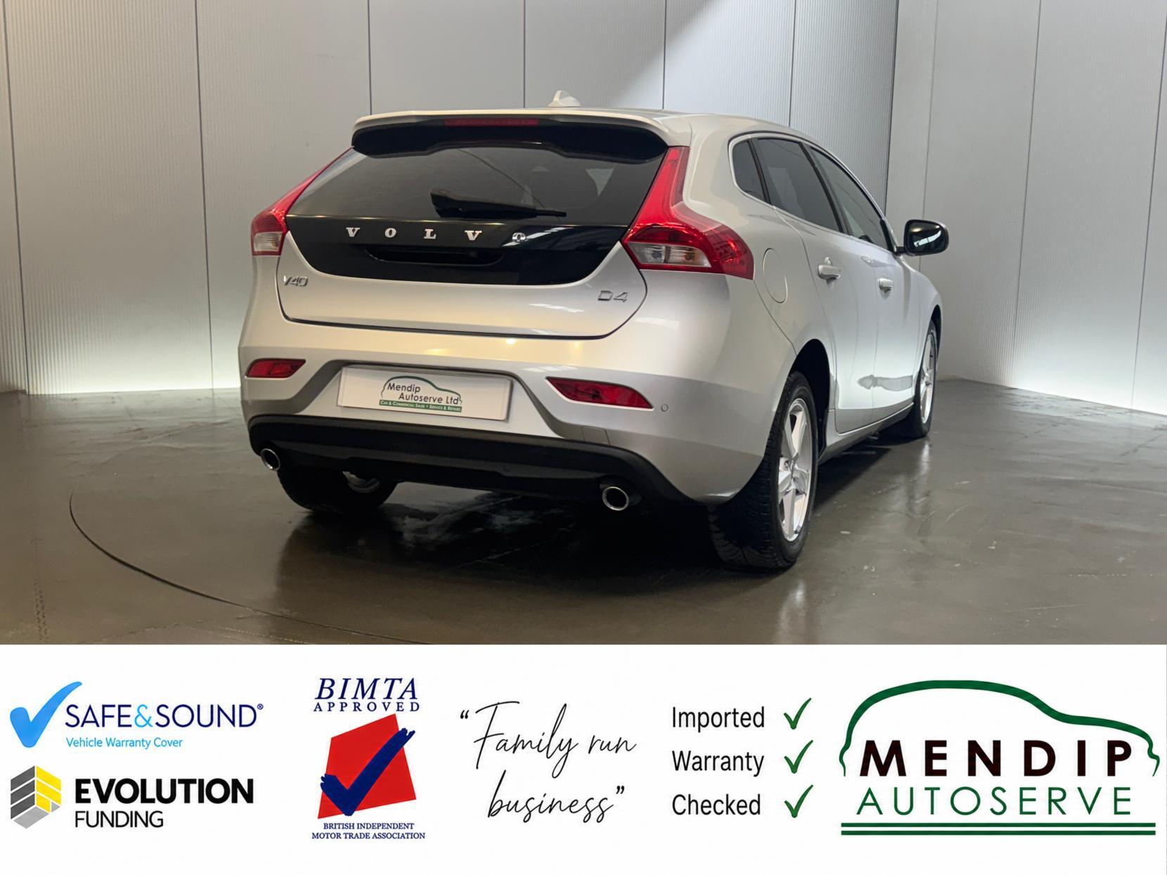 Volvo V40 view 22