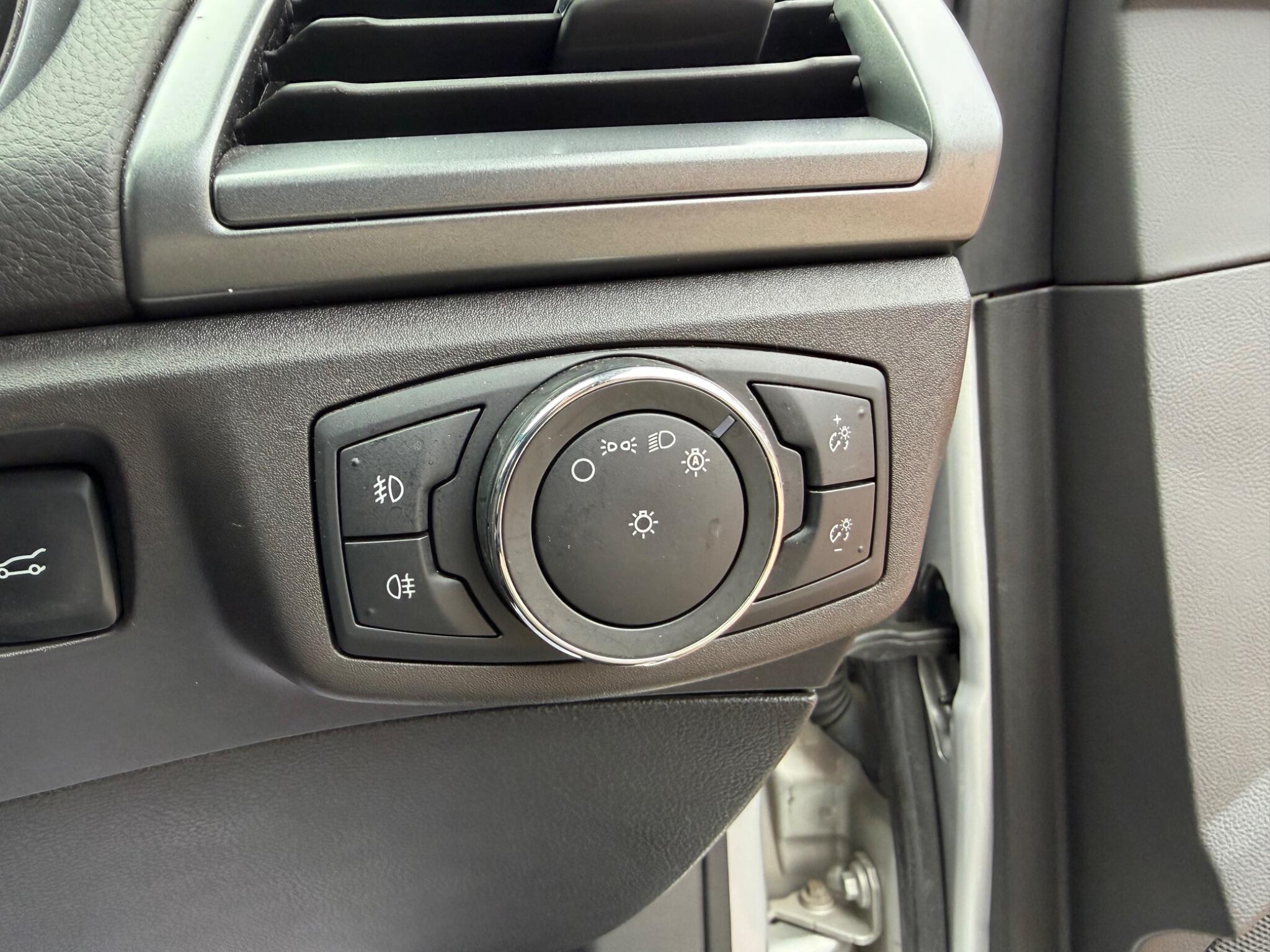 Ford Mondeo view 64