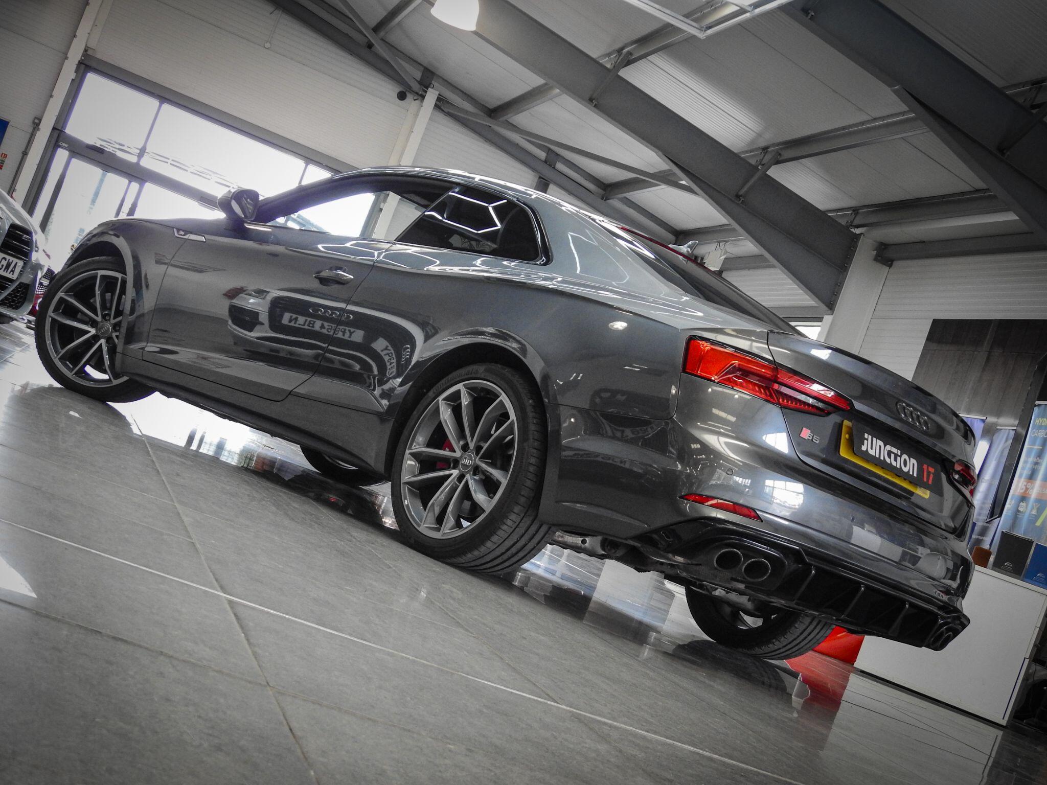 Audi S5 view 4