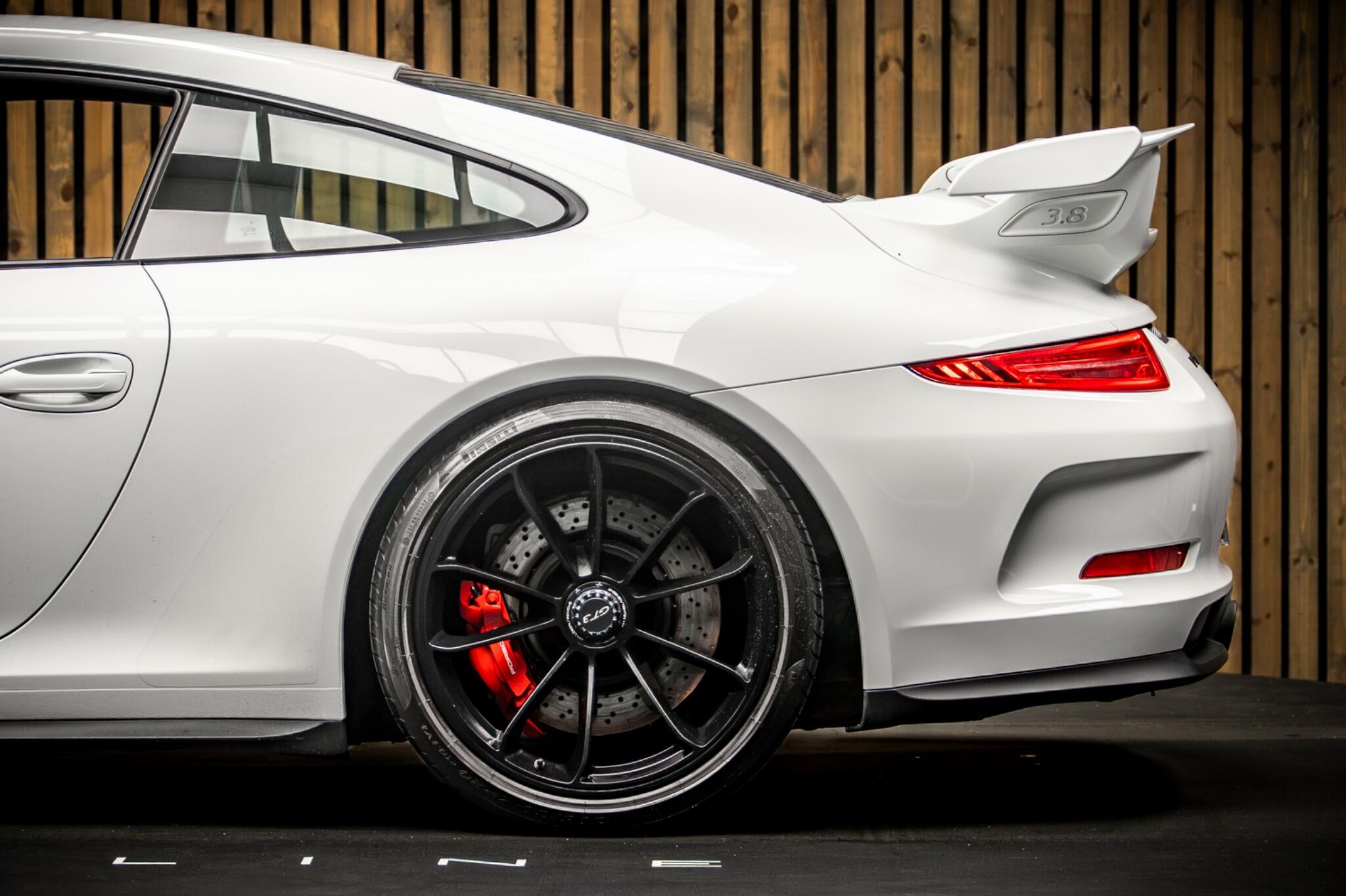 Porsche 911 view 19