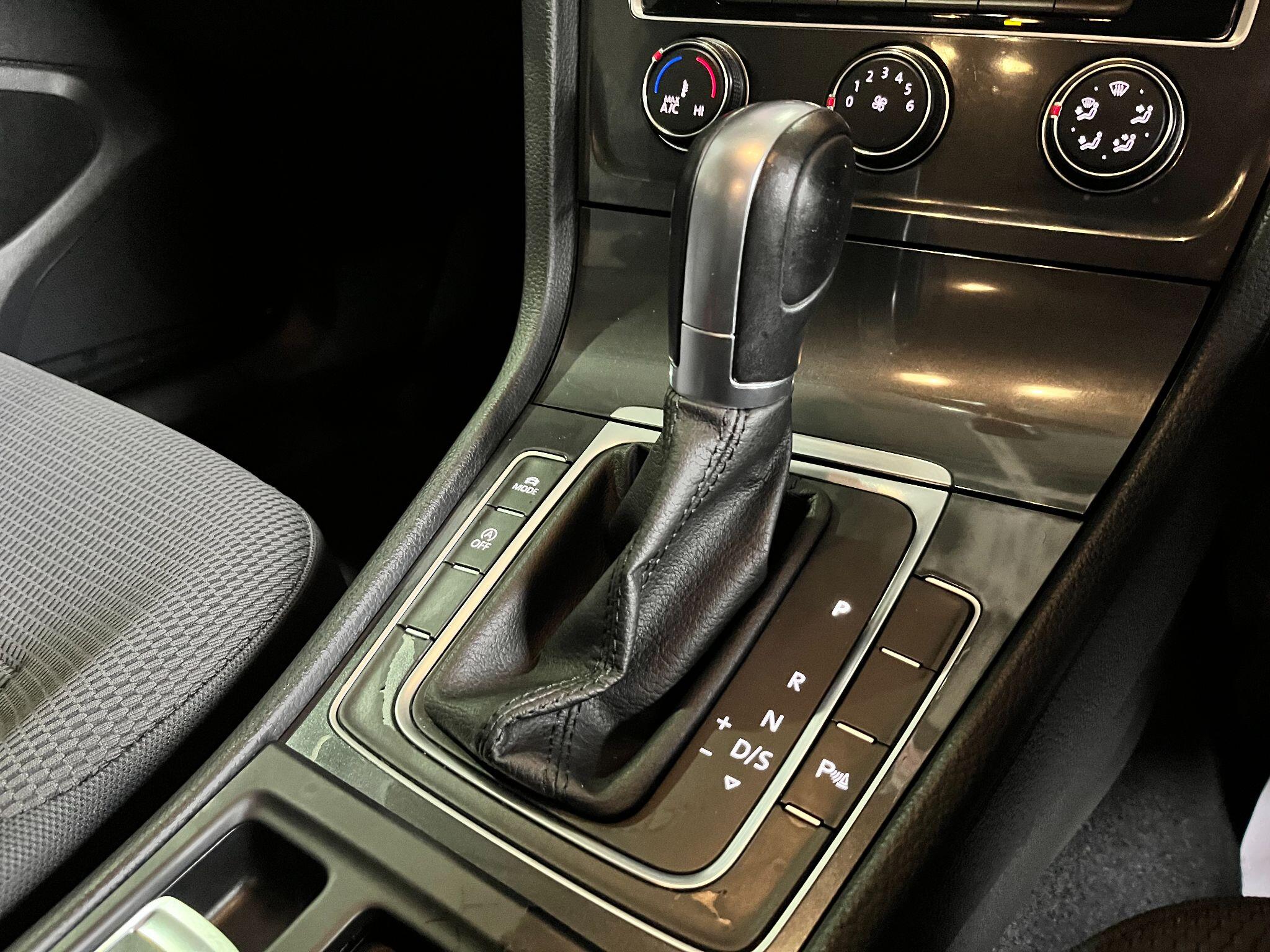 Volkswagen Golf view 22