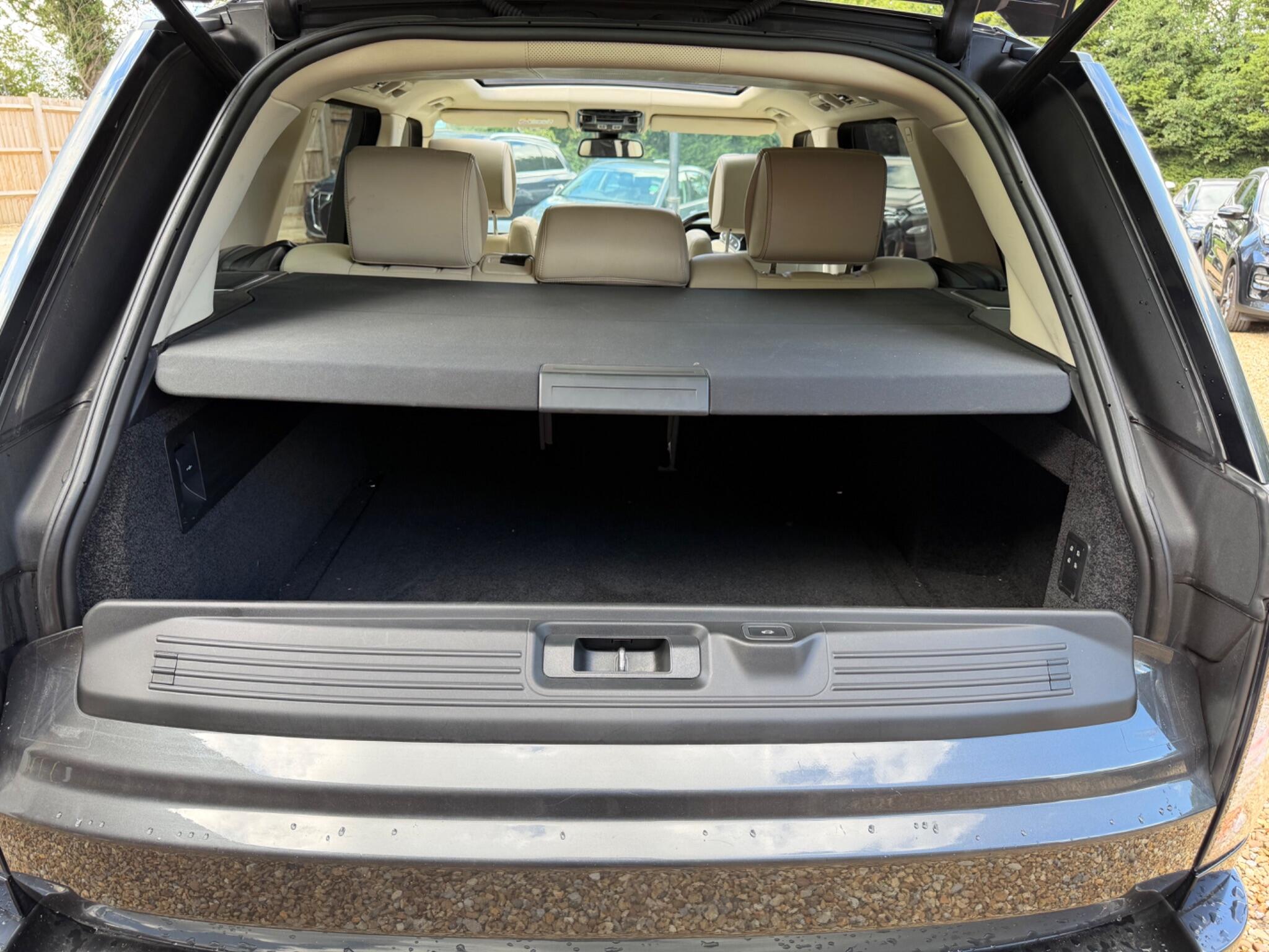 Land Rover Range Rover view 23