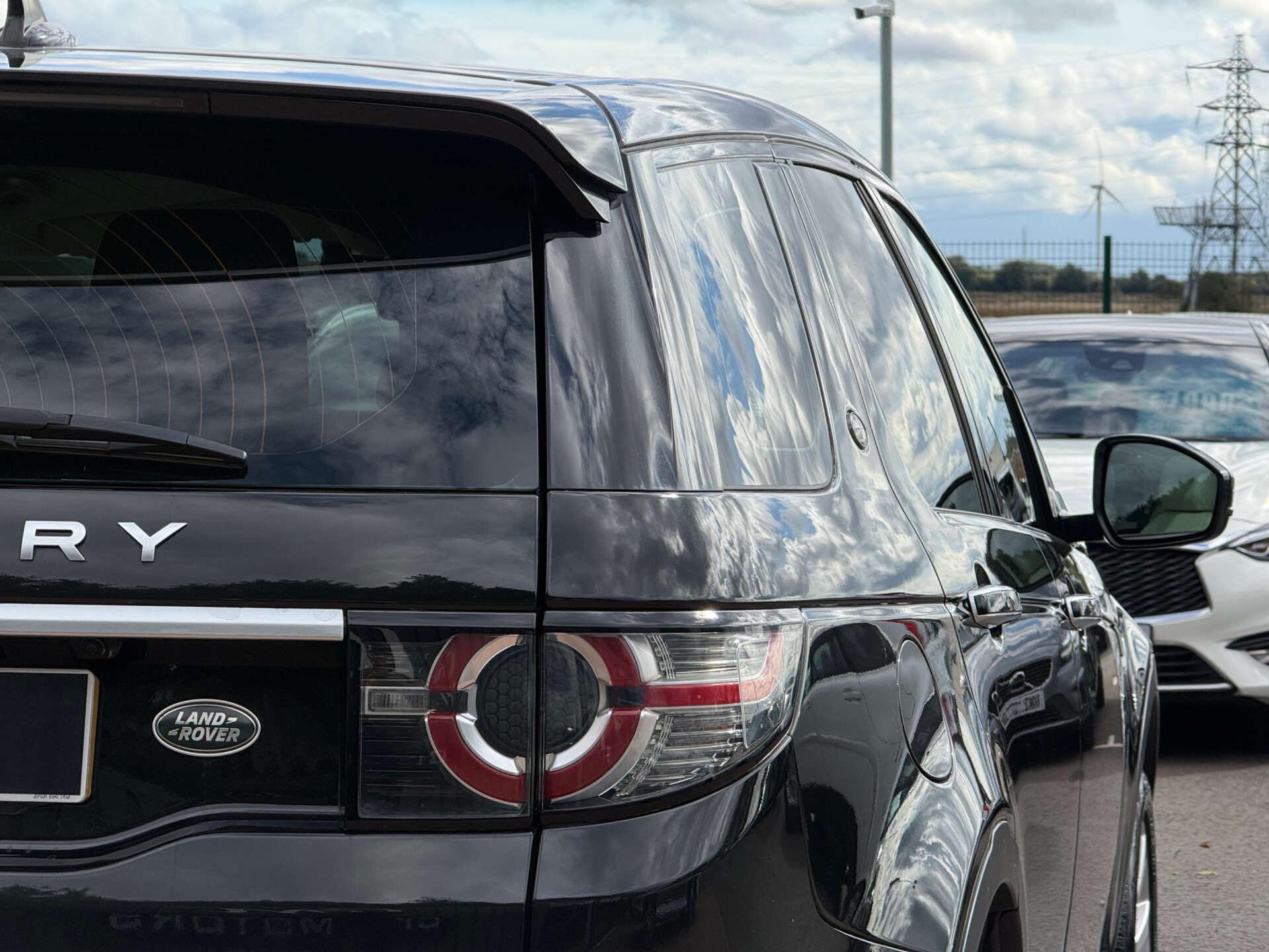 Land Rover Discovery Sport view 23