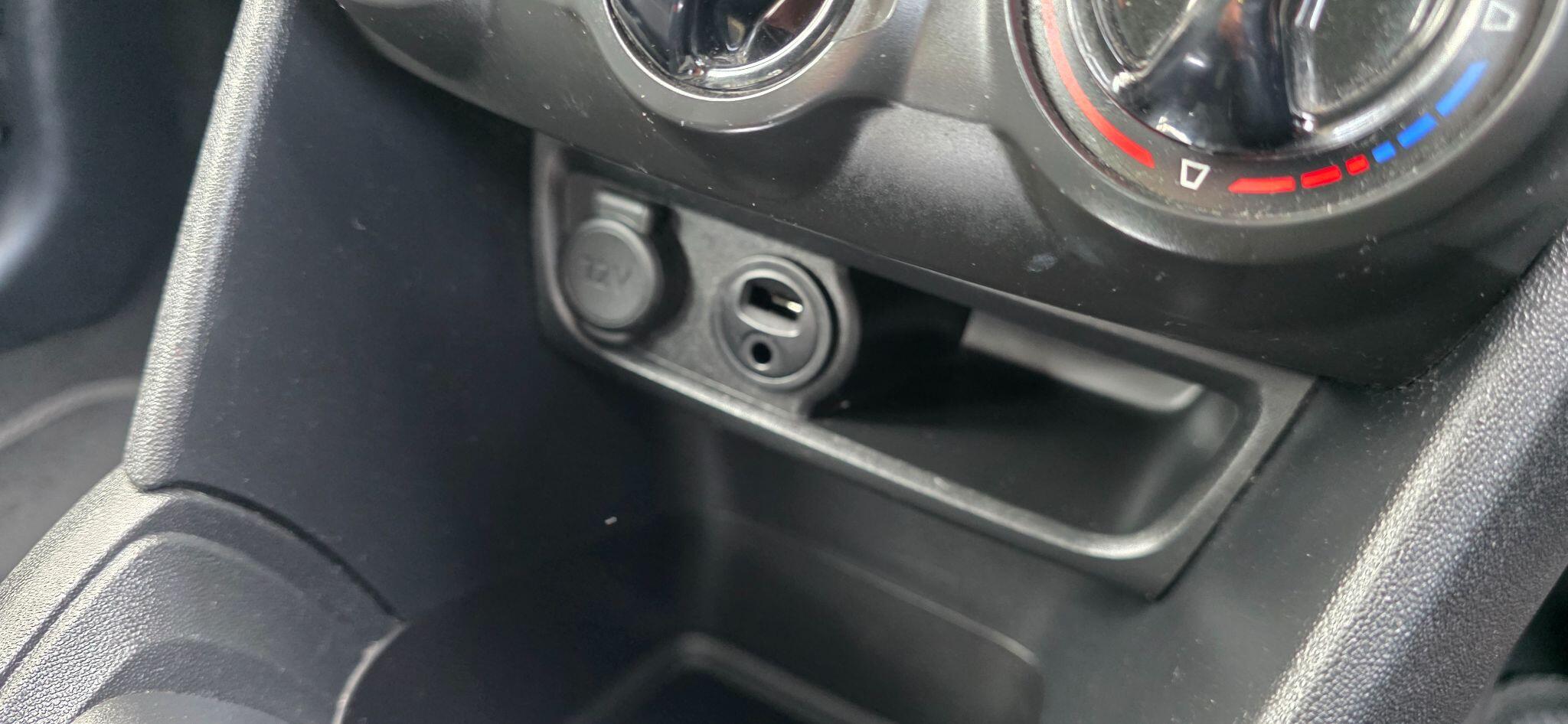 Peugeot 208 view 34