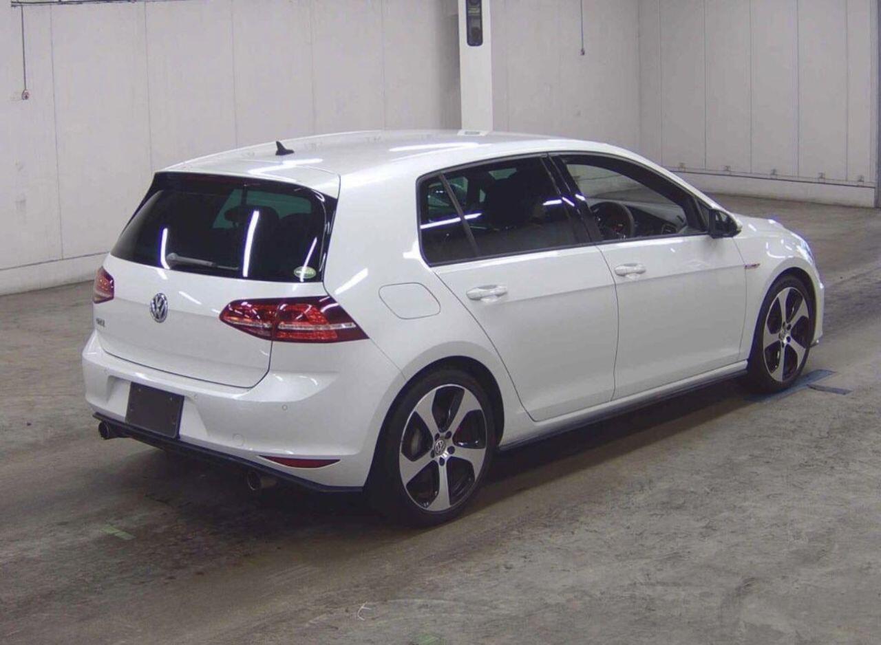Volkswagen Golf view 3