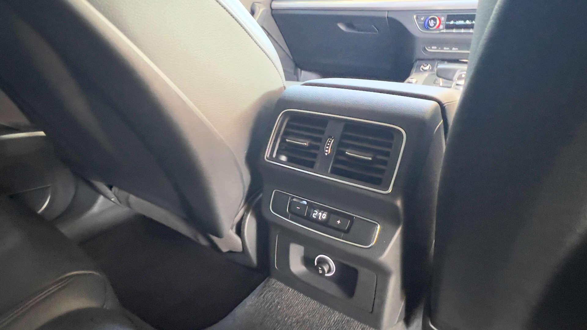 Audi Q5 view 15